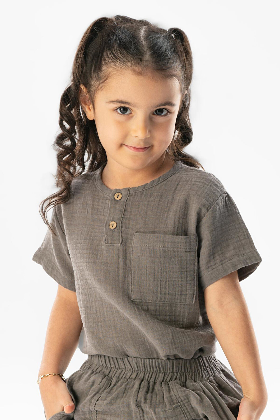 Kısa Kol Batı Cep Detaylı Yazlık Müslin Kız Çocuk Tshirt Gri Gri
