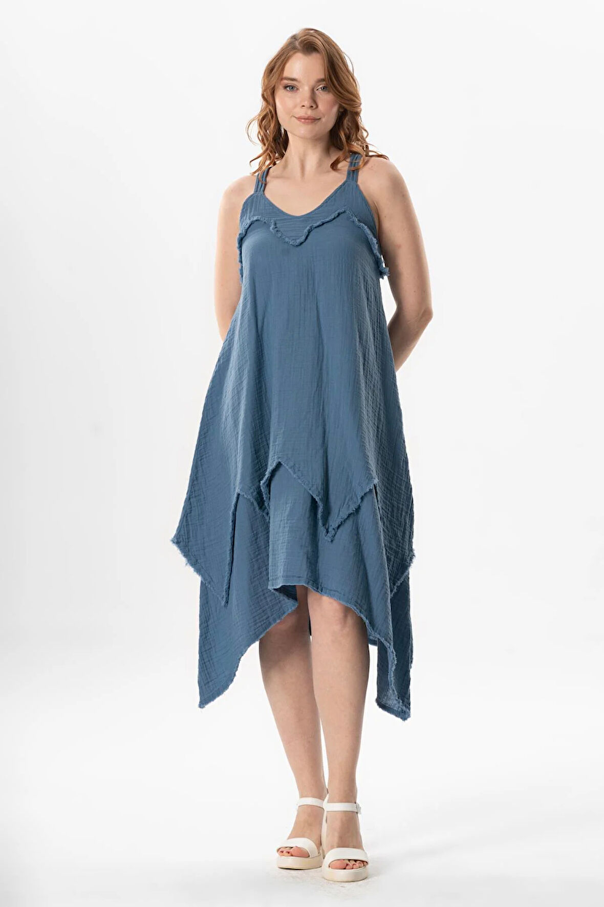 Askılı V Yaka Leyla Asimetrik Kesim Midi Boy Müslin Yazlık Elbise İndigo indg