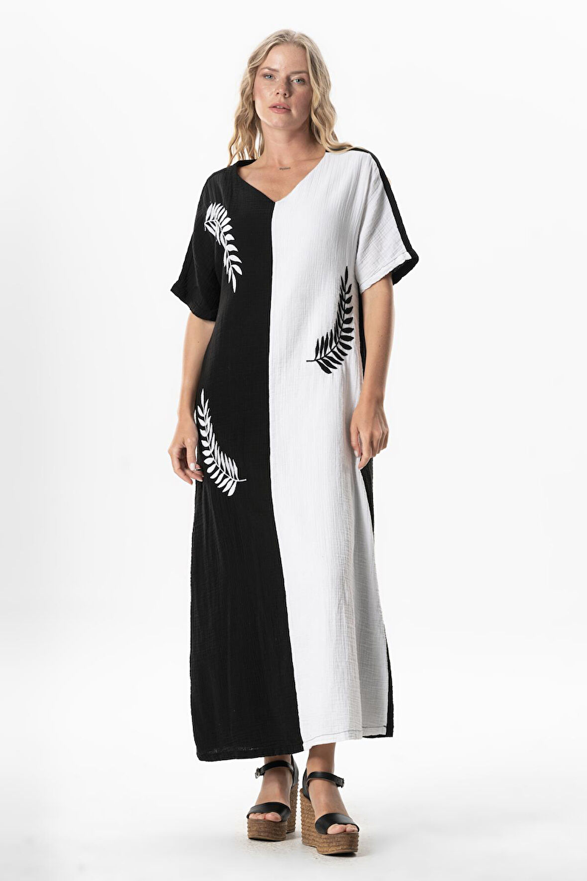 Yarım Kol V Yaka Yaprak Baskılı Uzun Müslin Yazlık Elbise Siyah/Beyaz Syh/Byz