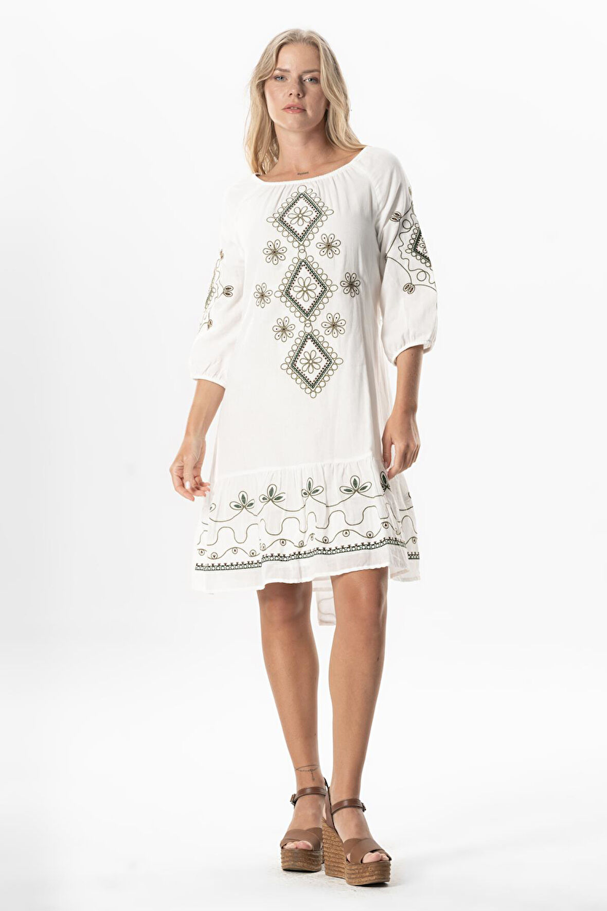 Yarım Kol Vual Yeşim Kemer Detaylı Nakışlı Kısa Yazlık Elbise Krem Krm