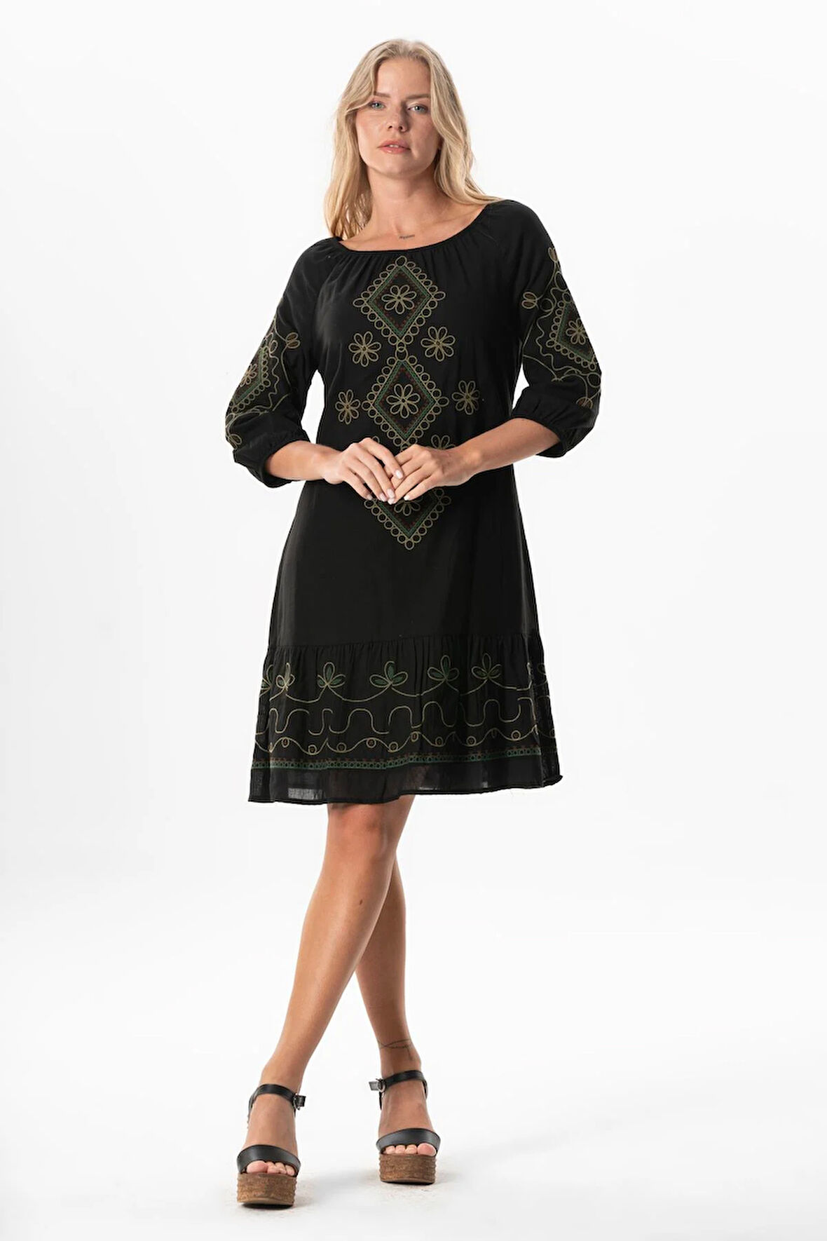 Yarım Kol Vual Yeşim Kemer Detaylı Nakışlı Kısa Yazlık Elbise Siyah Syh