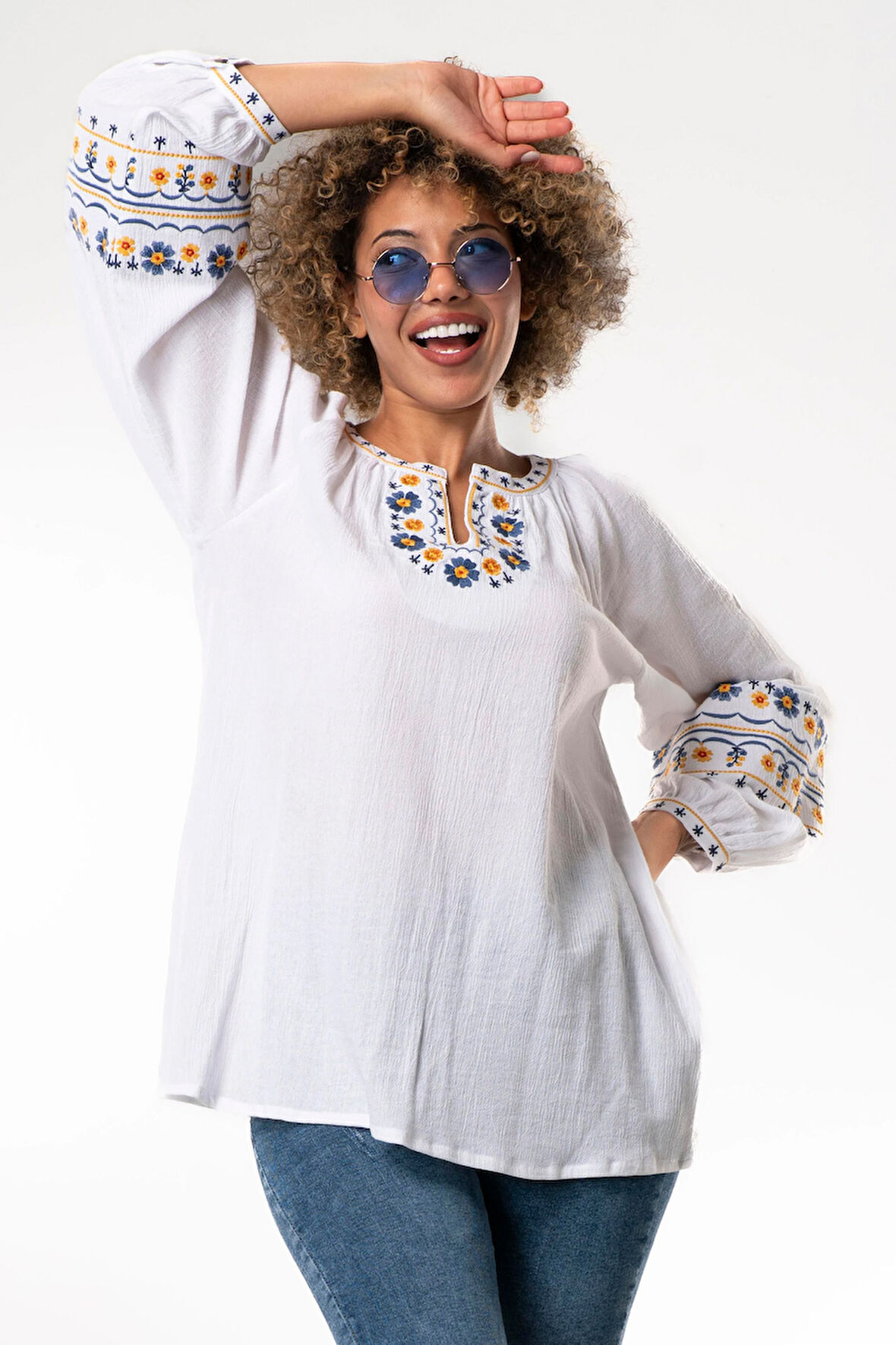 Uzun Kol Şile Bezi Gülruh V Yaka Nakışlı Bluz Beyaz Byz