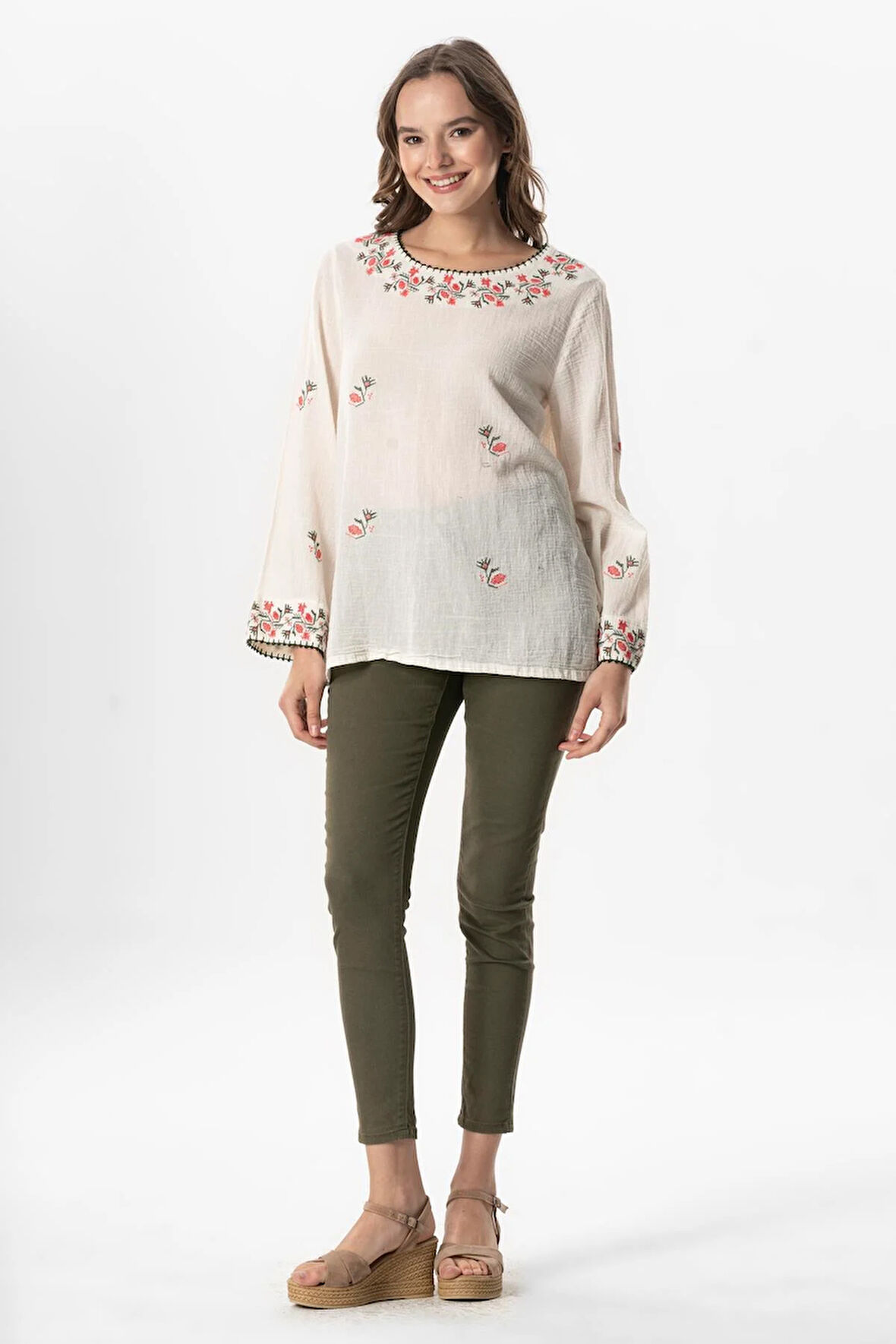 Uzun Kol Şile Bezi Kiraz Nakış İşlemeli Yazlık Bluz Krem Krm
