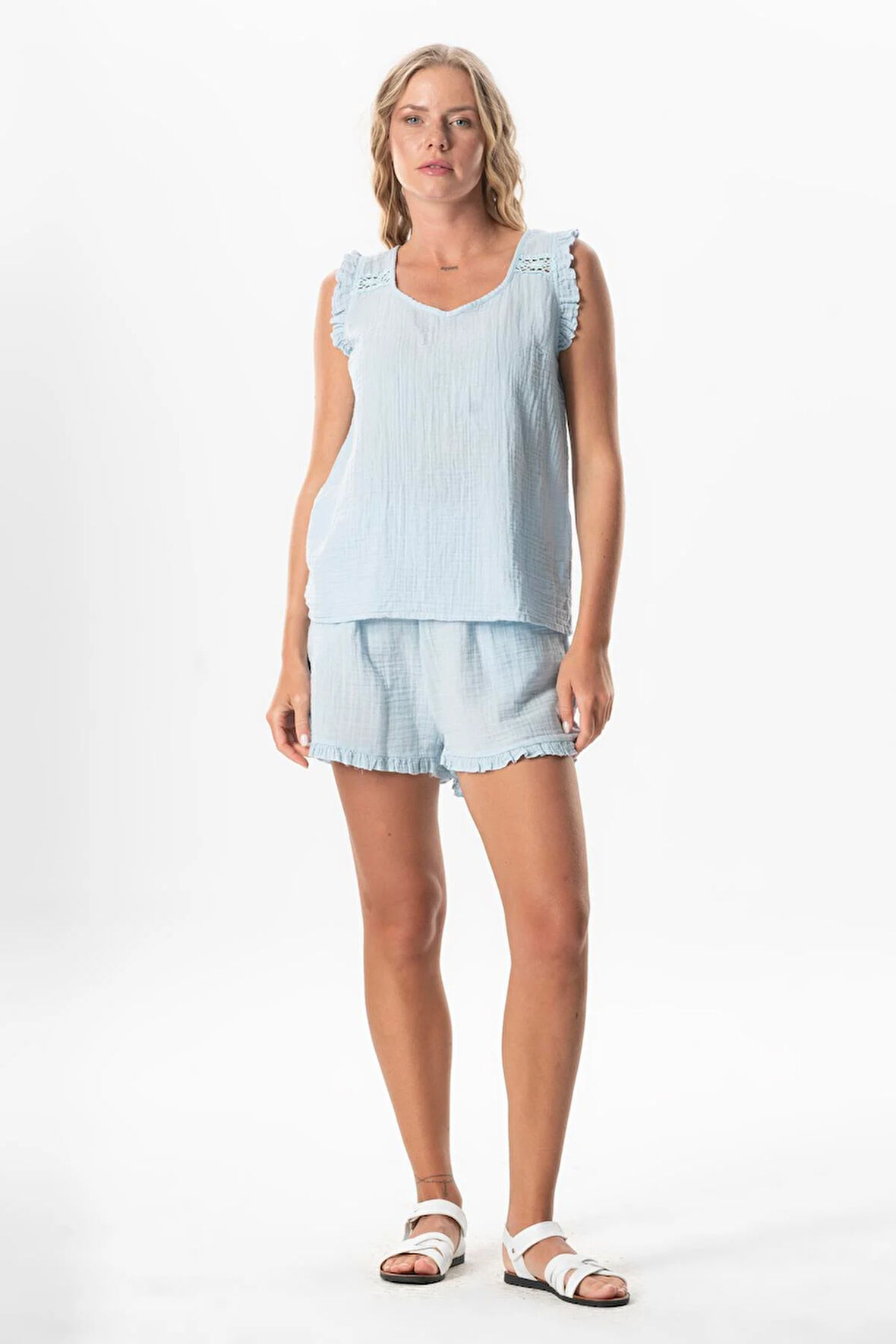 Kolsuz Fırfır Detaylı Duru Oval Yaka Müslin Yazlık Bluz Buz Mavi Bmv