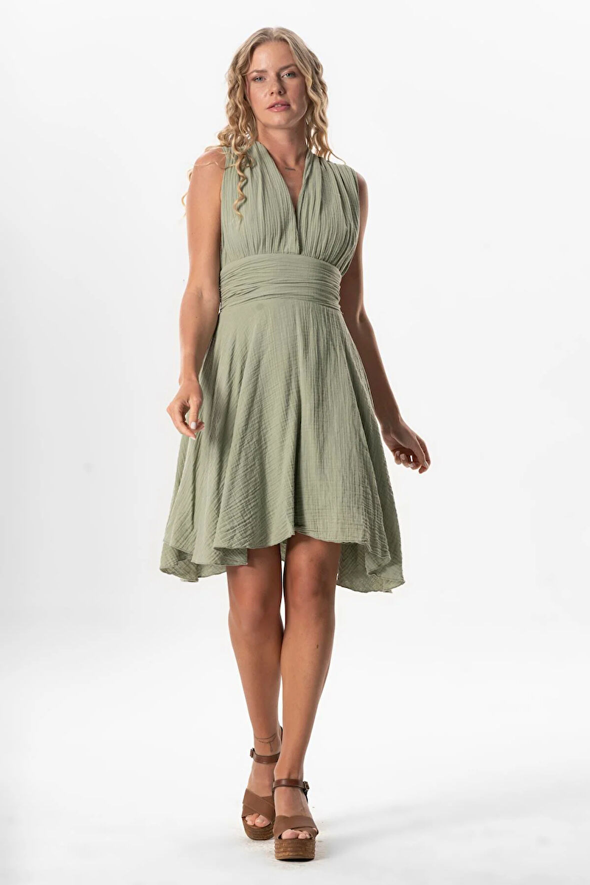 Kolsuz Sırt Detaylı V Yaka Laodikya Mini Yazlık Müslin Elbise Zeytin Yeşili Zytnysl