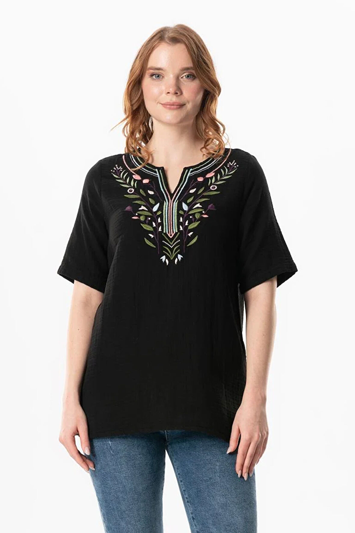 Kısa Kol Çiçek V Yaka Nakışlı Müslin Yazlık Bluz Siyah Syh