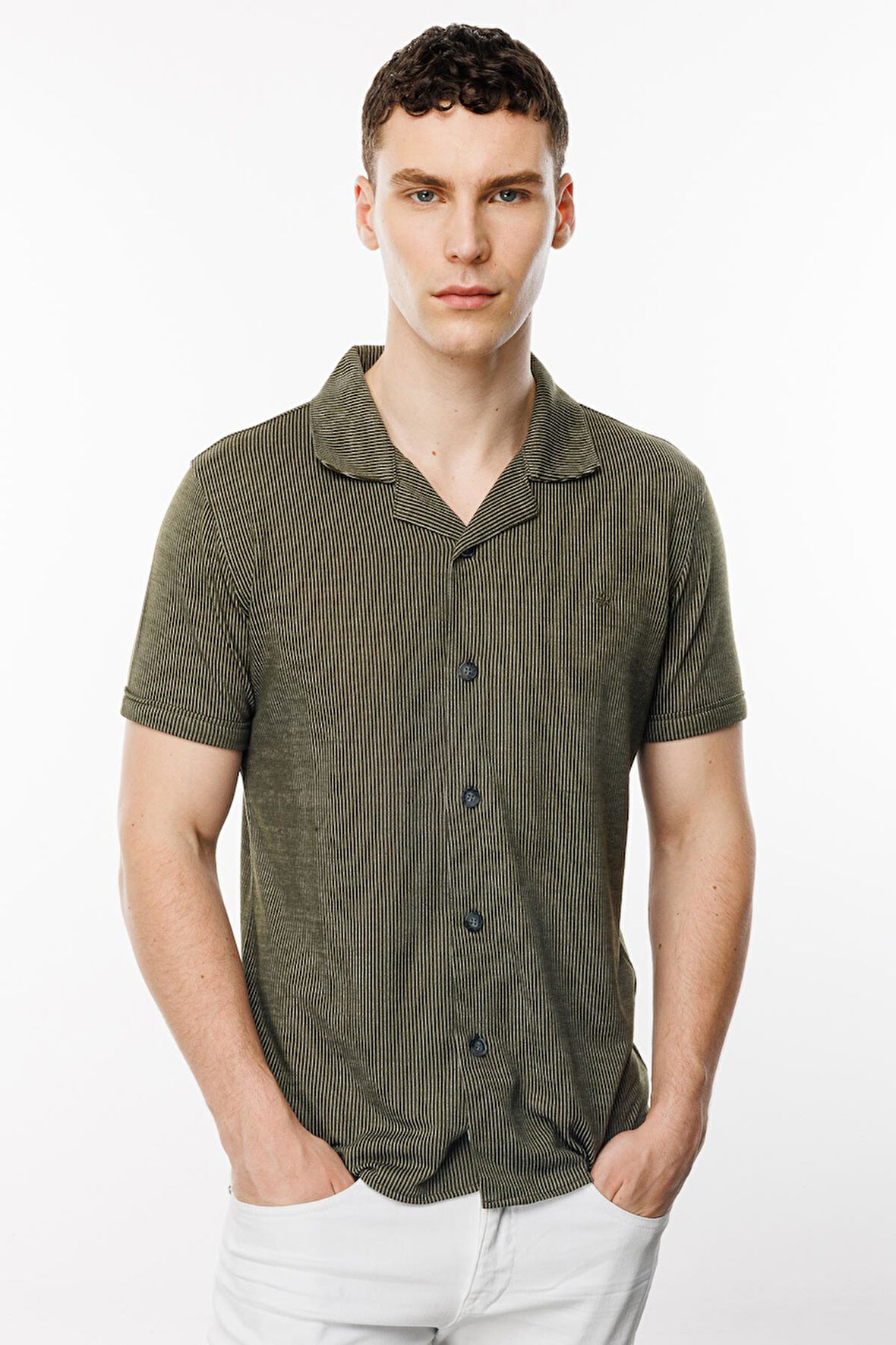 Haki Dynamic Fit  Apaç Yaka Düz Kısa Kollu Cepsiz Pamuklu Gömlek