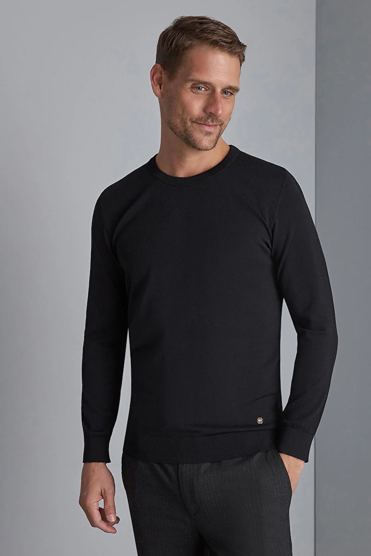 Siyah Slim Fit Dar Kalıp Bisiklet Yaka Düz Uzun Kollu  Triko