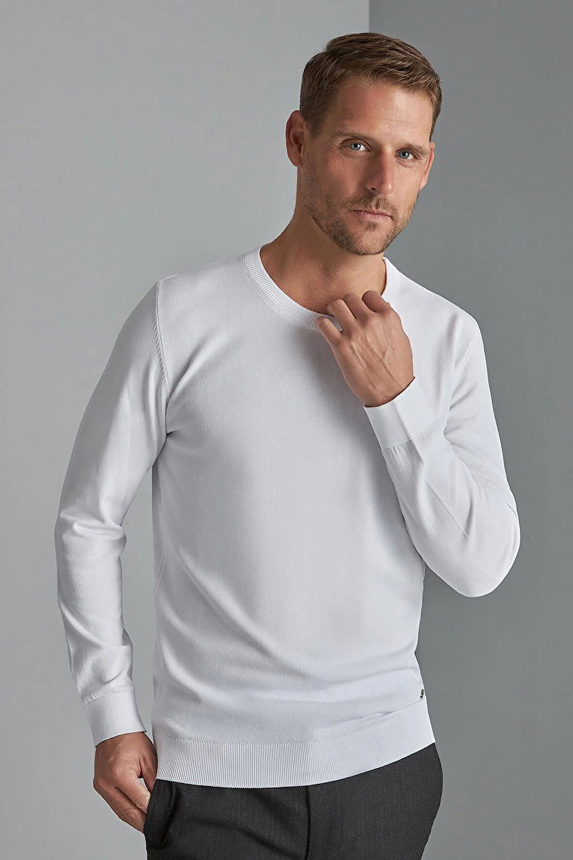 Beyaz Slim Fit Dar Kalıp Bisiklet Yaka Düz Uzun Kollu  Triko