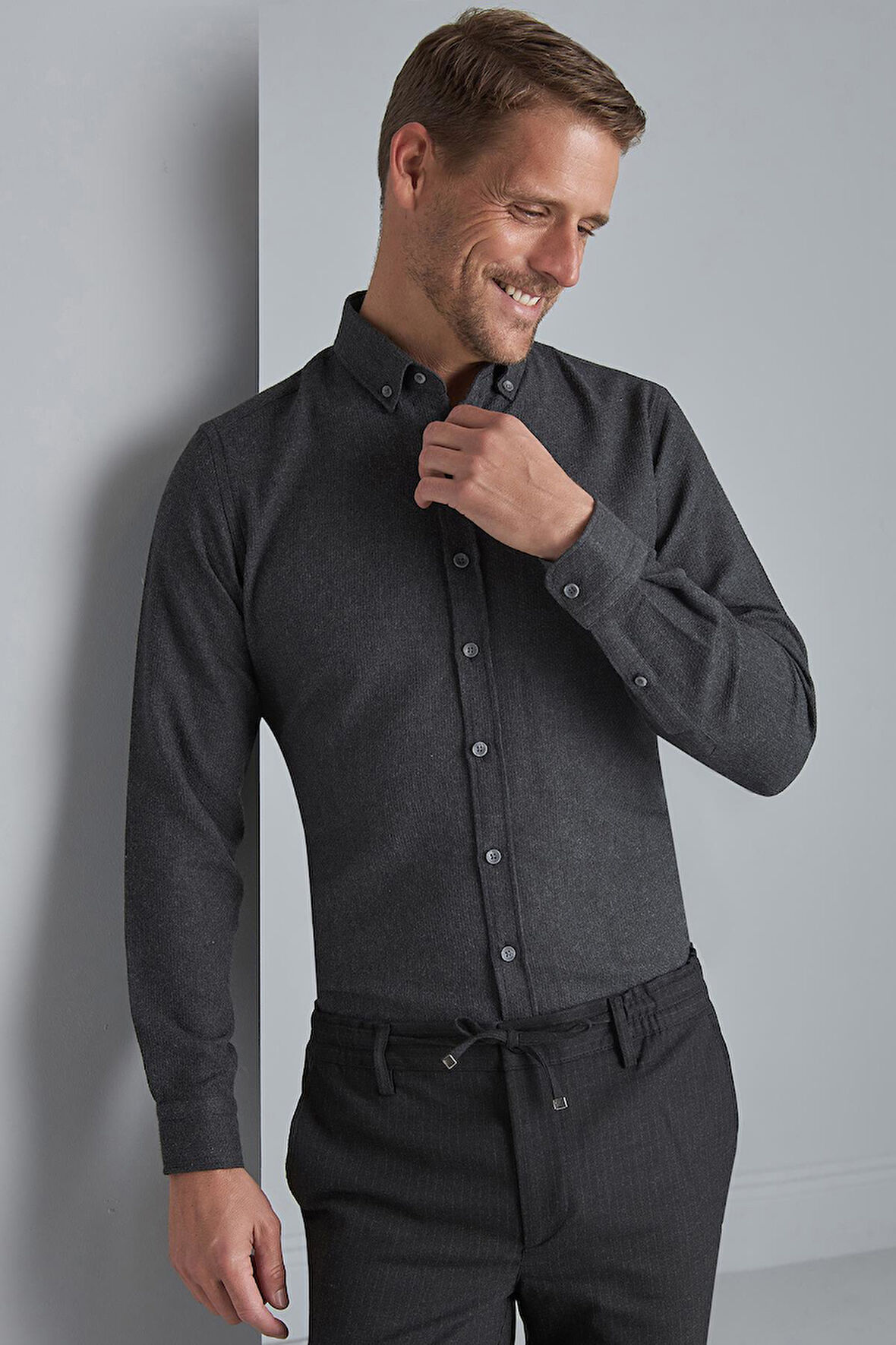 Erkek Siyah Dynamic Fit Düğmeli Yaka Gömlek