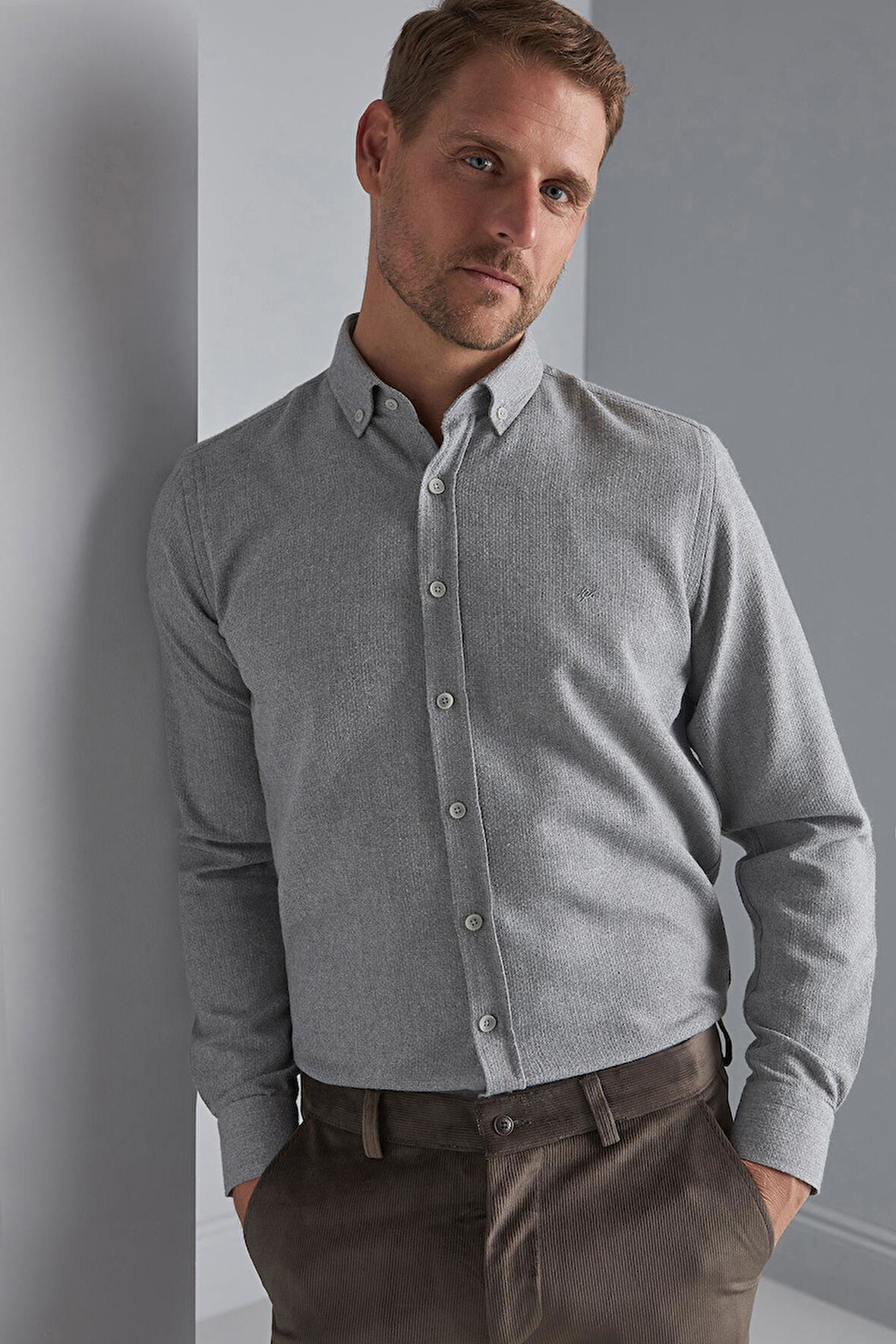 Erkek Gri Dynamic Fit Düğmeli Yaka Gömlek