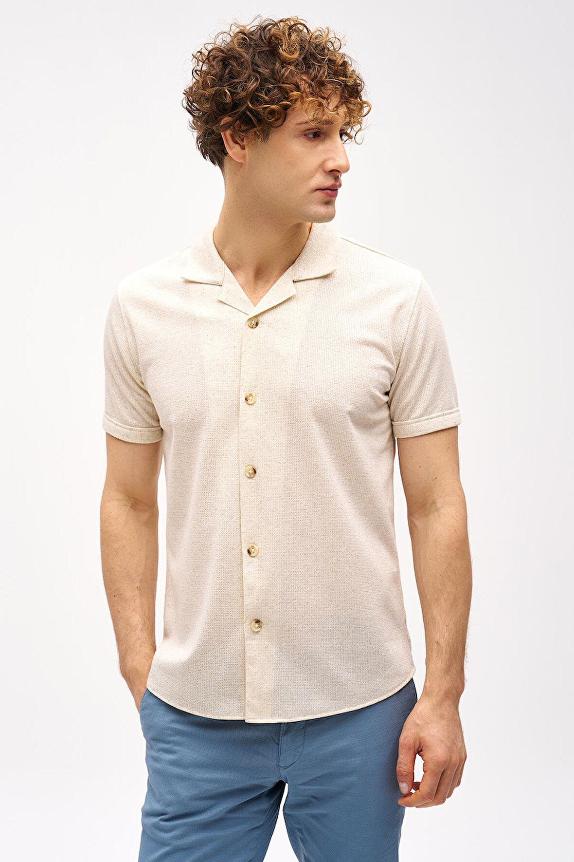 Erkek Bej  Apaç Yaka Gömlek