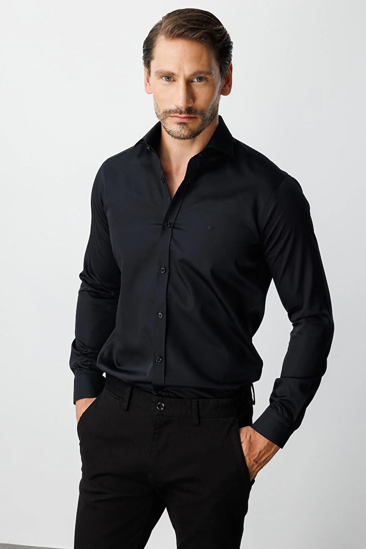 Siyah Slim Fit Dar Kalıp Klasik Yaka Düz Uzun Kollu Cepsiz %100 Pamuk Gömlek