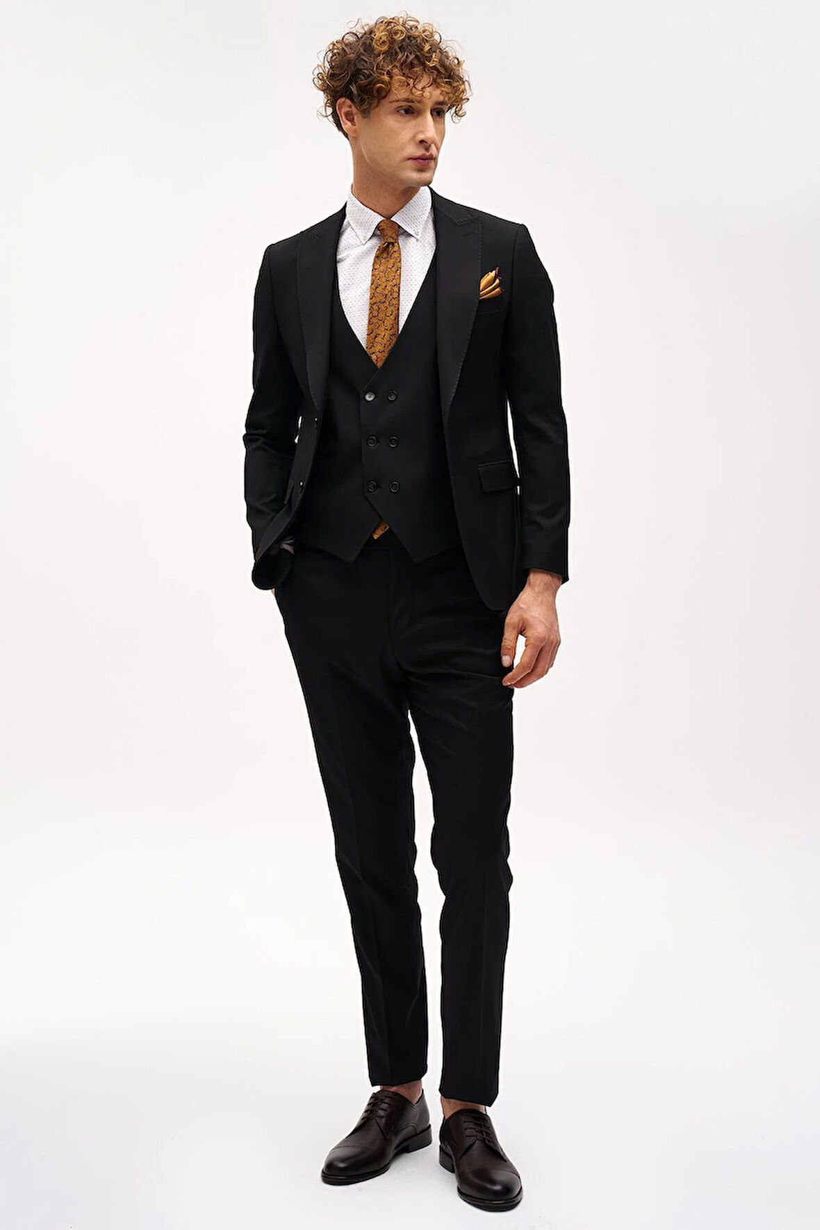 Erkek Siyah Slim Fit / Dar Kalıp Sivri Yaka Yelekli Takım Elbise