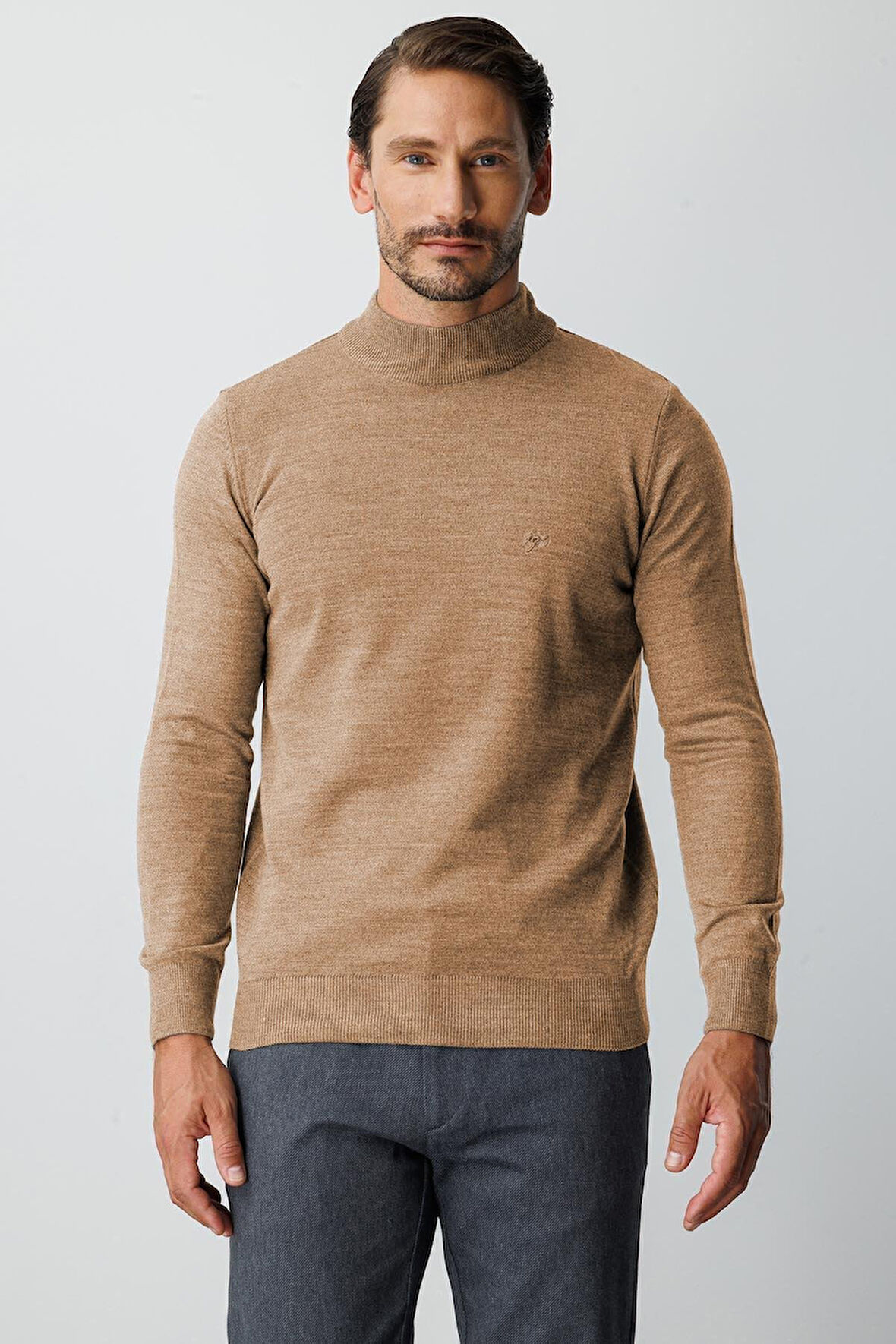 Bej Standart Fit Dar Kalıp Yarım Balıkçı  Düz  Triko