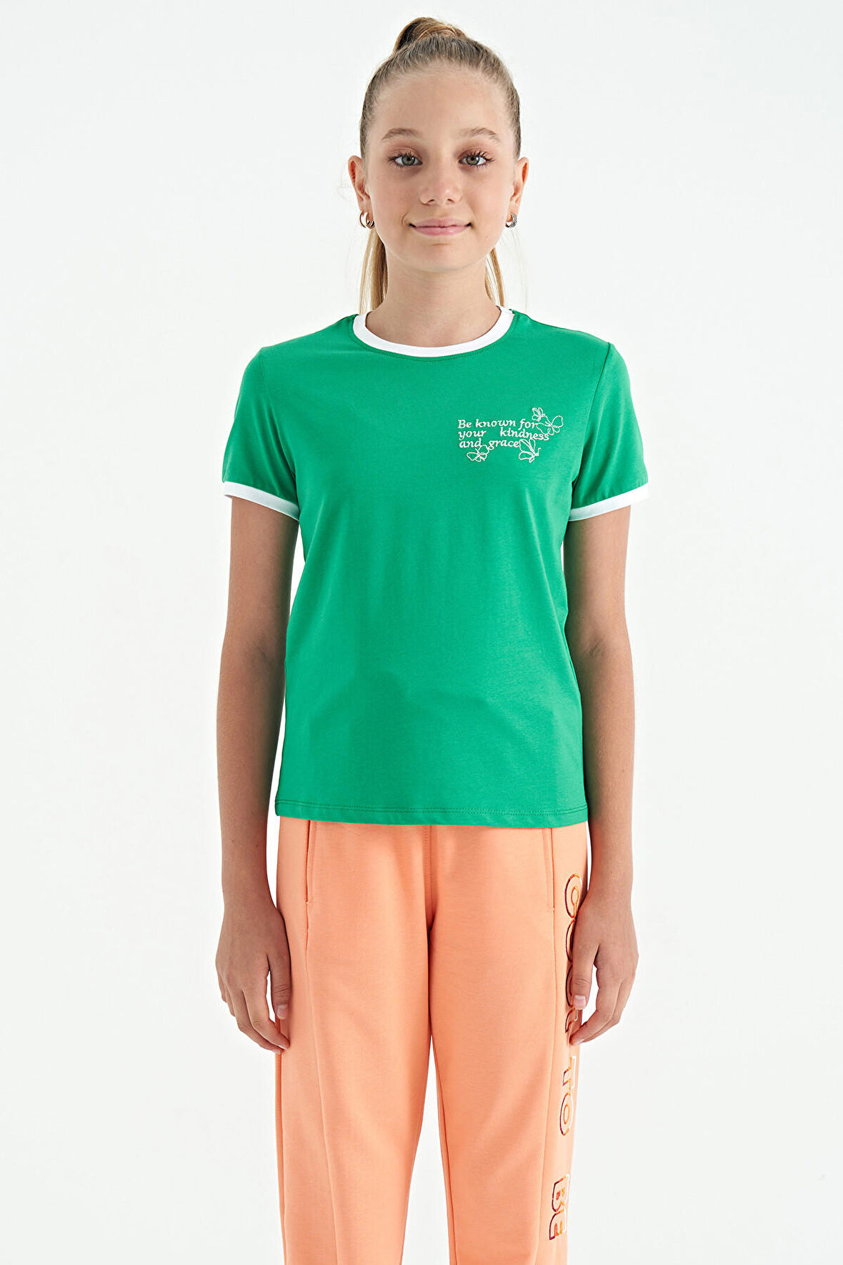 Yeşil Minimal Yazı Baskılı O Yaka Rahat Form Kısa Kollu Kız Çocuk T-Shirt - 75110 | 14-15 Yaş