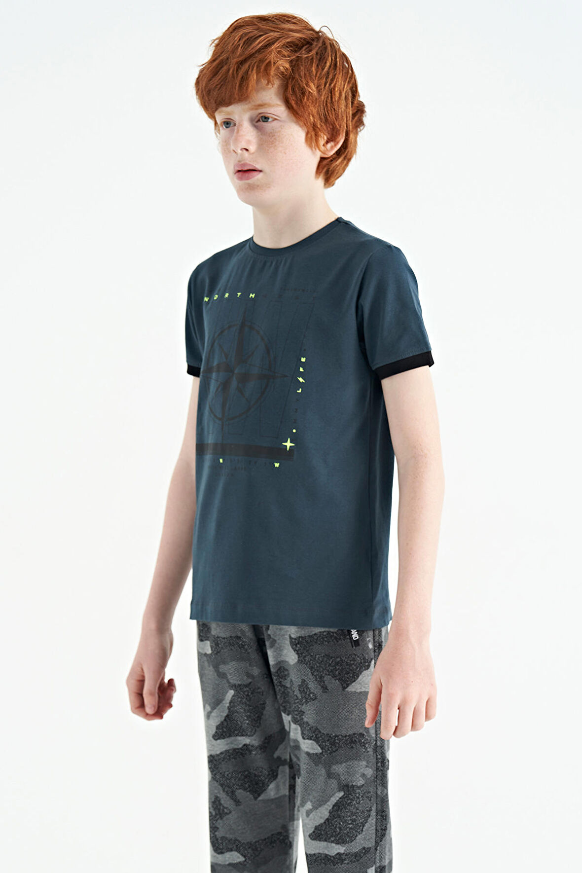 Orman Yeşili Pusula Baskılı Standart Kalıp O Yaka Erkek Çocuk T-Shirt - 11106 | 9-10 Yaş