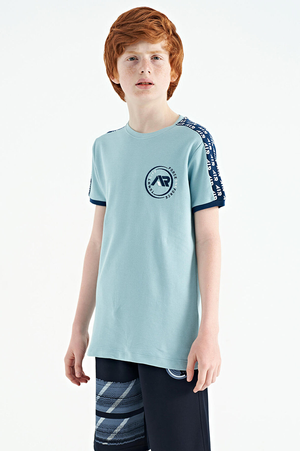 Açık Mavi Omuz Baskı Detaylı Standart Kalıp O Yaka Erkek Çocuk T-Shirt - 11121 | 5-6 Yaş