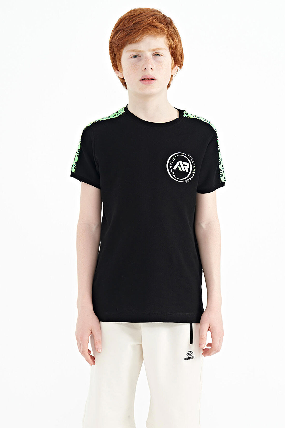 Siyah Omuz Baskı Detaylı Standart Kalıp O Yaka Erkek Çocuk T-Shirt - 11121 | 8-9 Yaş