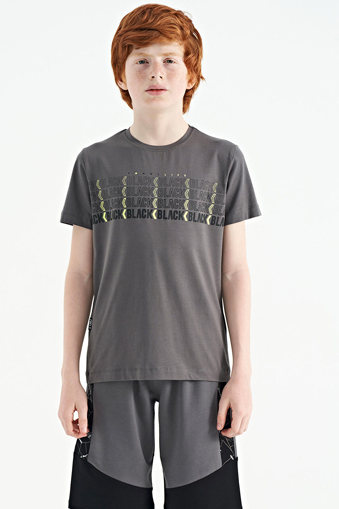 Koyu Gri Yazı Baskılı O Yaka Standart Kalıp Erkek Çocuk T-Shirt - 11149 | 9-10 Yaş