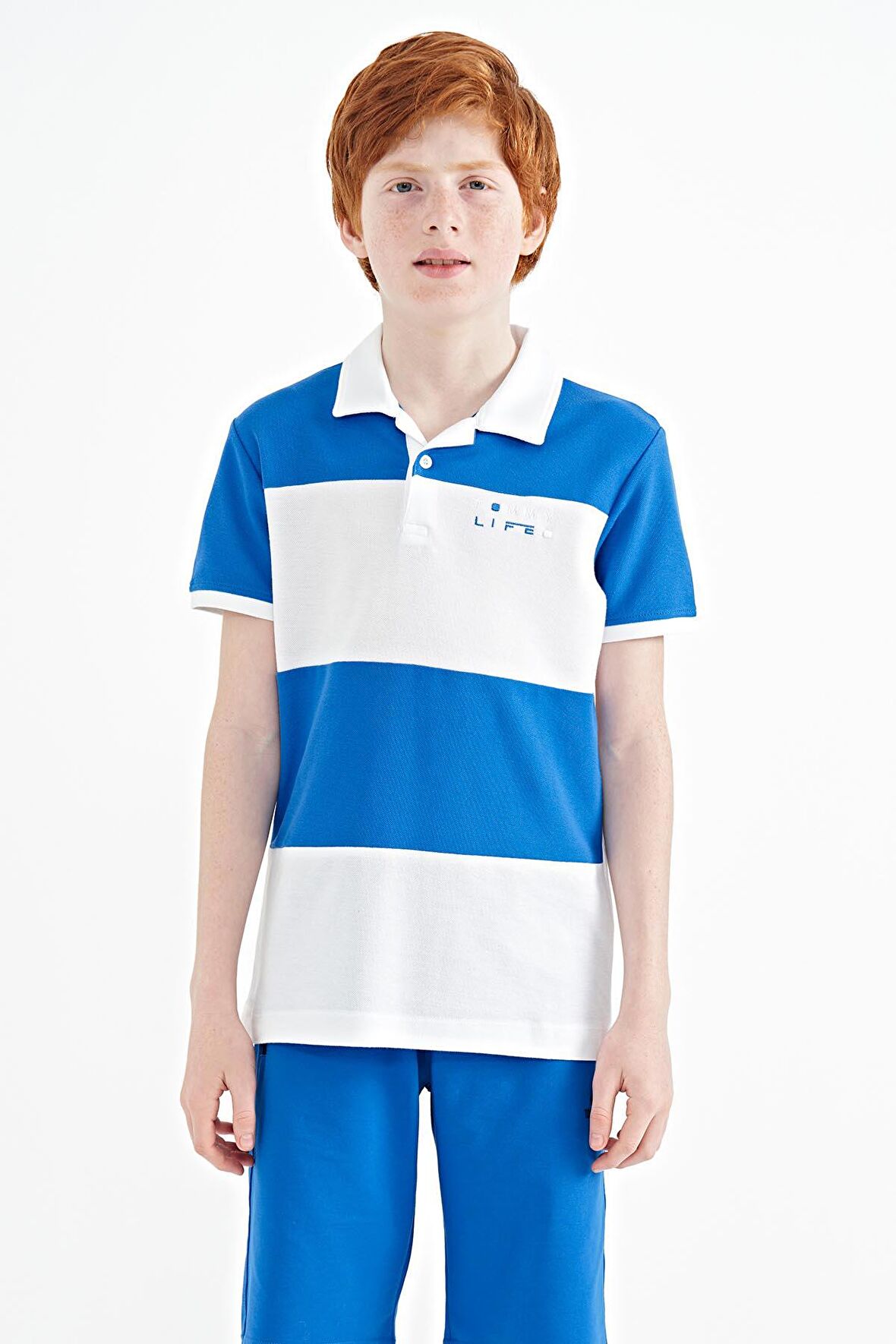 Beyaz Renk Bloklu Yazı Nakışlı Standart Kalıp Polo Yaka Erkek Çocuk T-Shirt - 11095 | 5-6 Yaş
