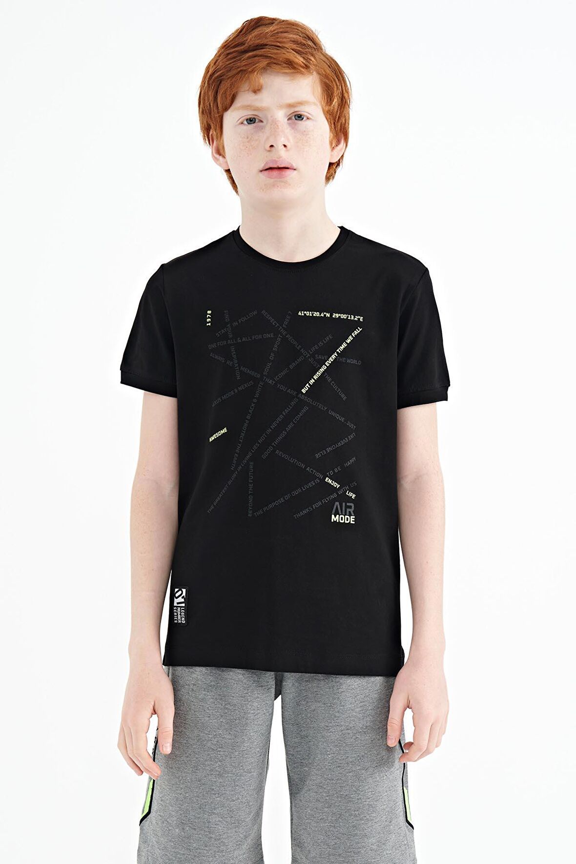 Siyah Minimal Yazı Baskılı Standart Kalıp O Yaka Erkek Çocuk T-Shirt - 11132 | 5-6 Yaş