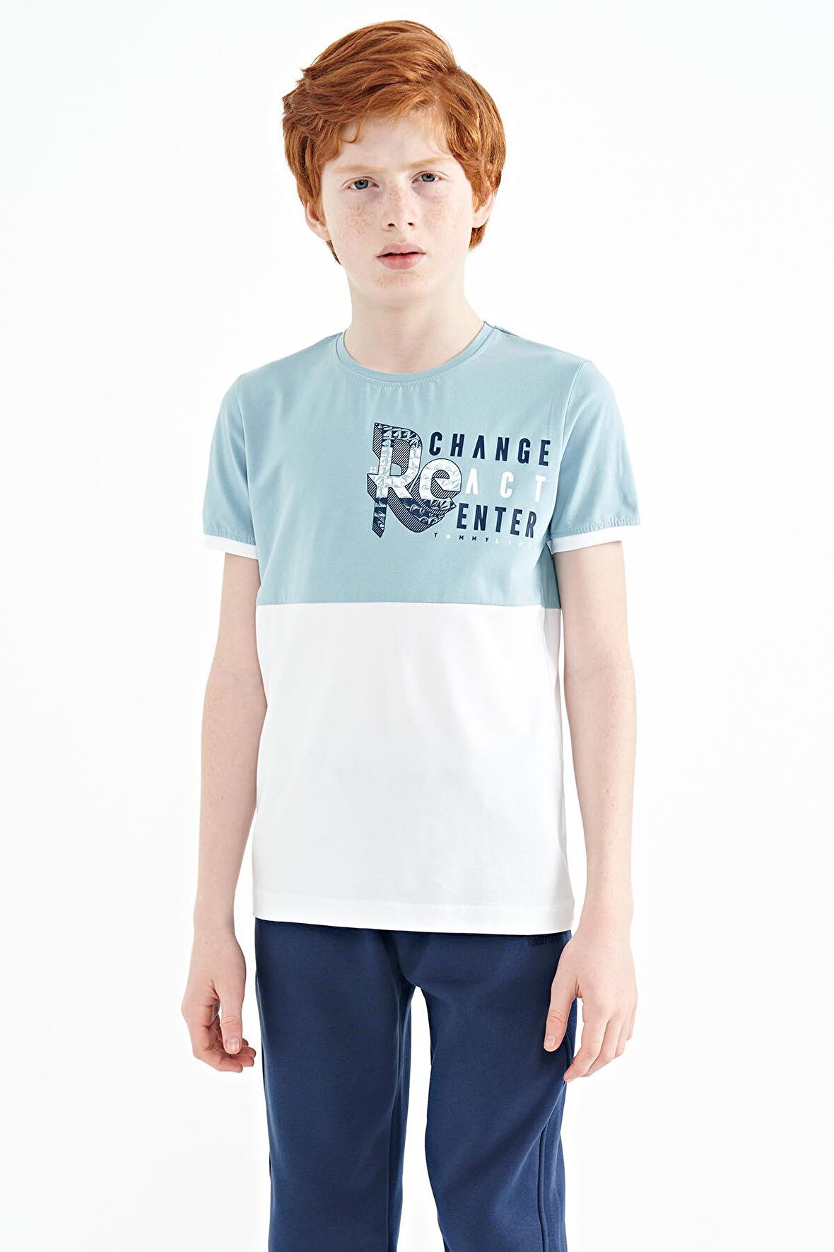 Açık Mavi Baskı Detaylı Renk Bloklu Standart Kalıp O Yaka Erkek Çocuk T-Shirt - 11107 | 12-13 Yaş