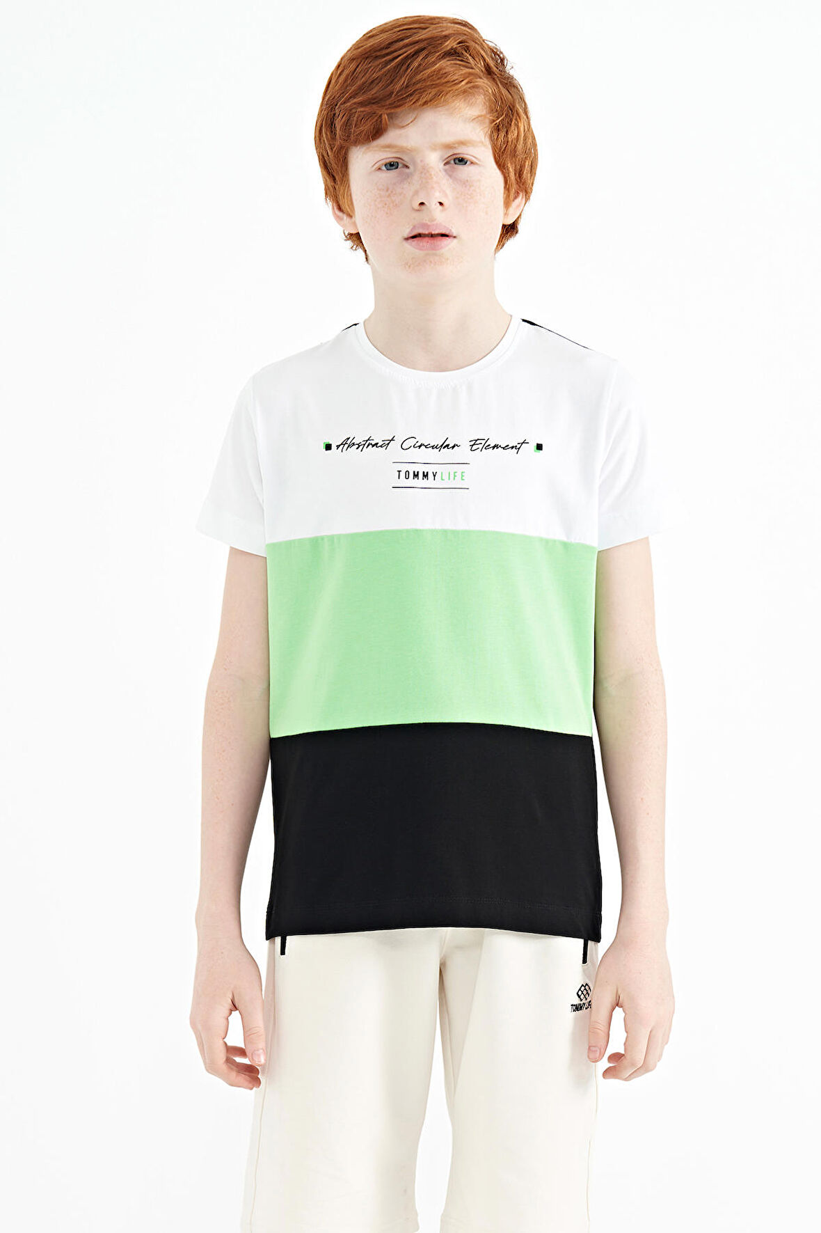 Siyah Renk Bloklu O Yaka Baskı Detaylı Standart Kalıp Erkek Çocuk T-Shirt - 11135 | 10-11 Yaş