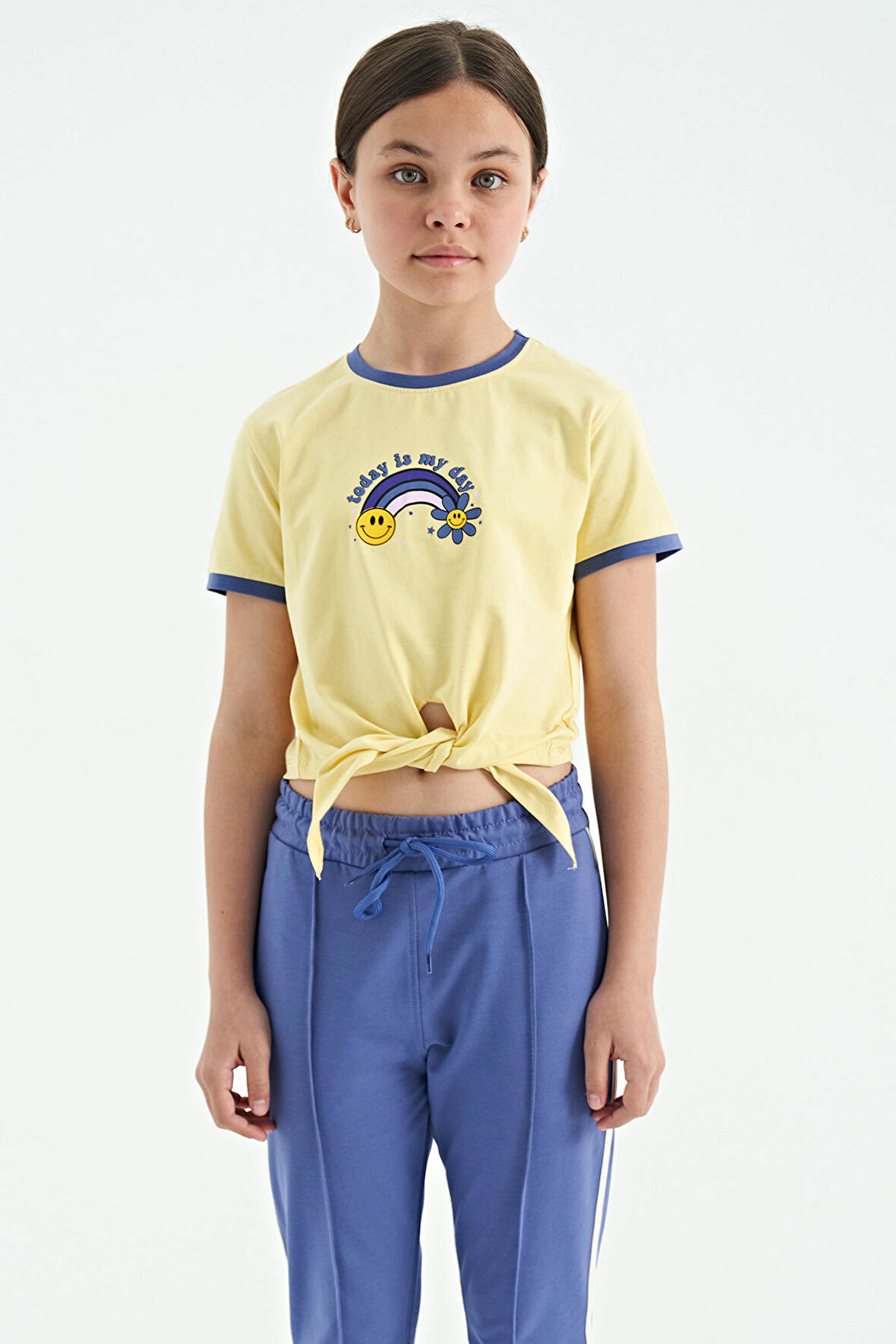 Sarı Baskı Detaylı O Yaka Çok Renkli Bağlama Detaylı Kız Çocuk T-Shirt - 75113 | 9-10 Yaş
