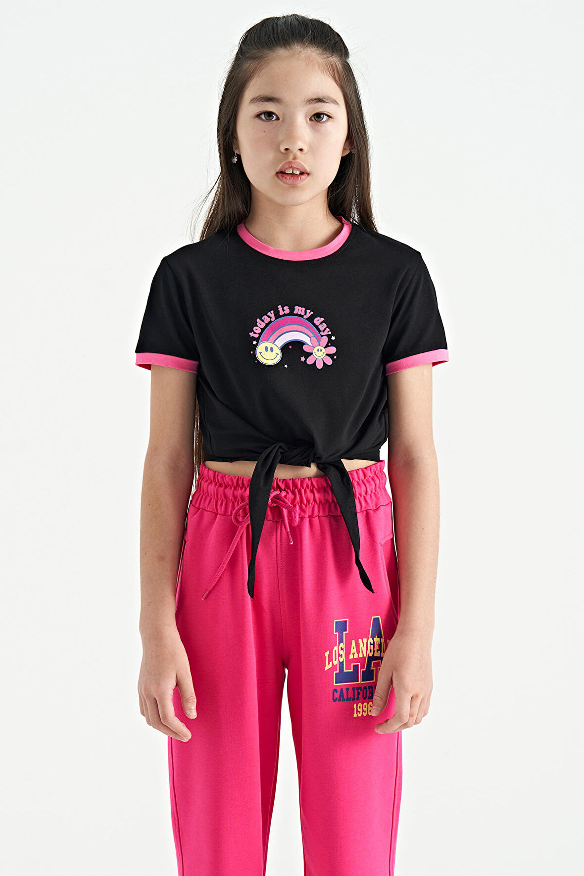 Siyah Baskı Detaylı O Yaka Çok Renkli Bağlama Detaylı Kız Çocuk T-Shirt - 75113 | 11-12 Yaş