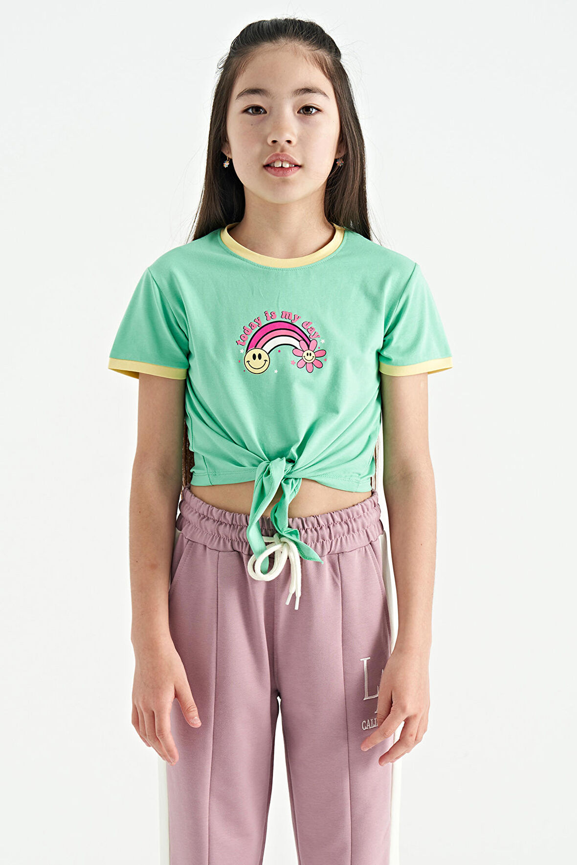 Su Yeşili Baskı Detaylı O Yaka Çok Renkli Bağlama Detaylı Kız Çocuk T-Shirt - 75113 | 9-10 Yaş