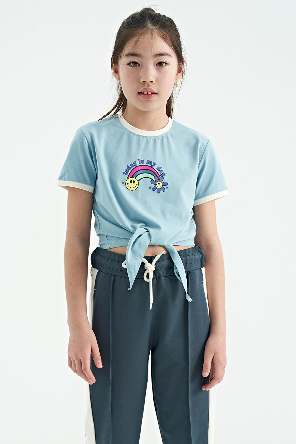 Açık Mavi Baskı Detaylı O Yaka Çok Renkli Bağlama Detaylı Kız Çocuk T-Shirt - 75113 | 12-13 Yaş