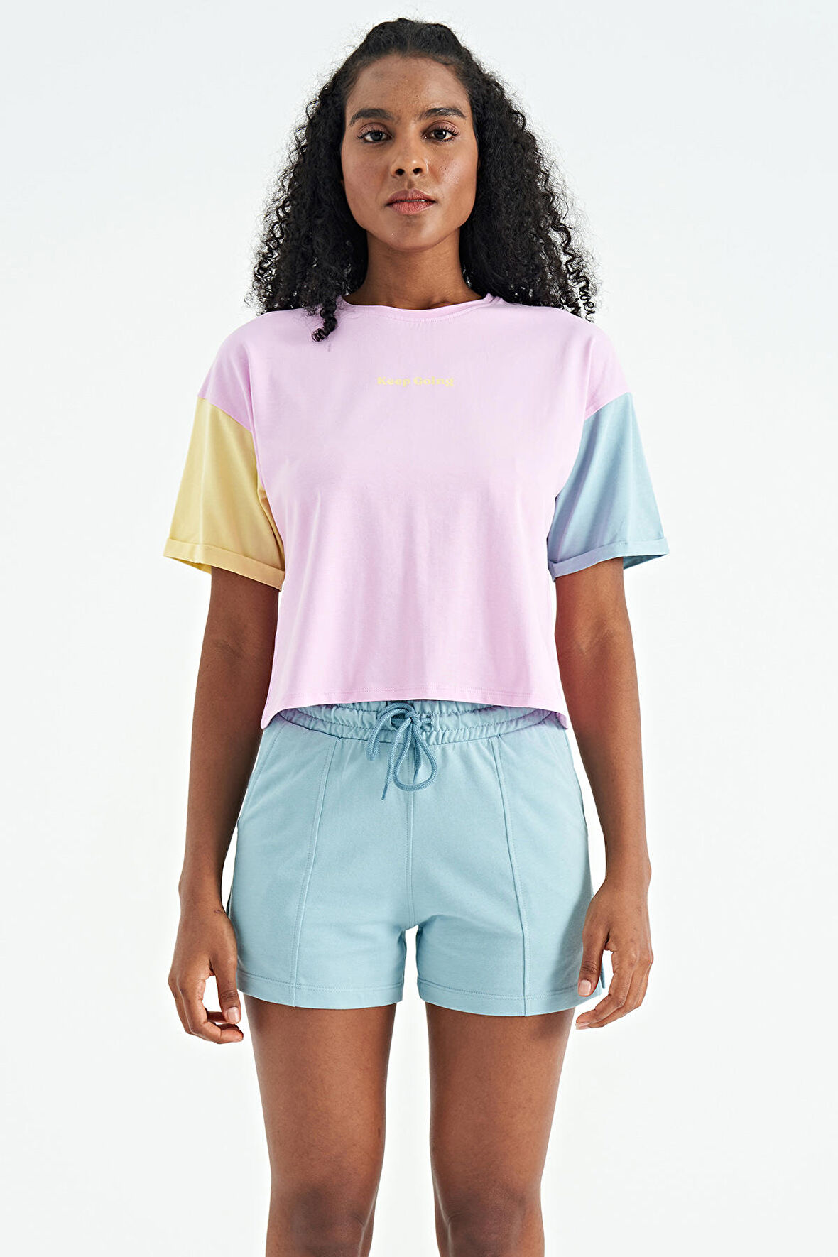 Pembe Üç Renk Düşük Omuzlu Oversize Baskılı Crop Kadın T-Shirt - 02266 | L