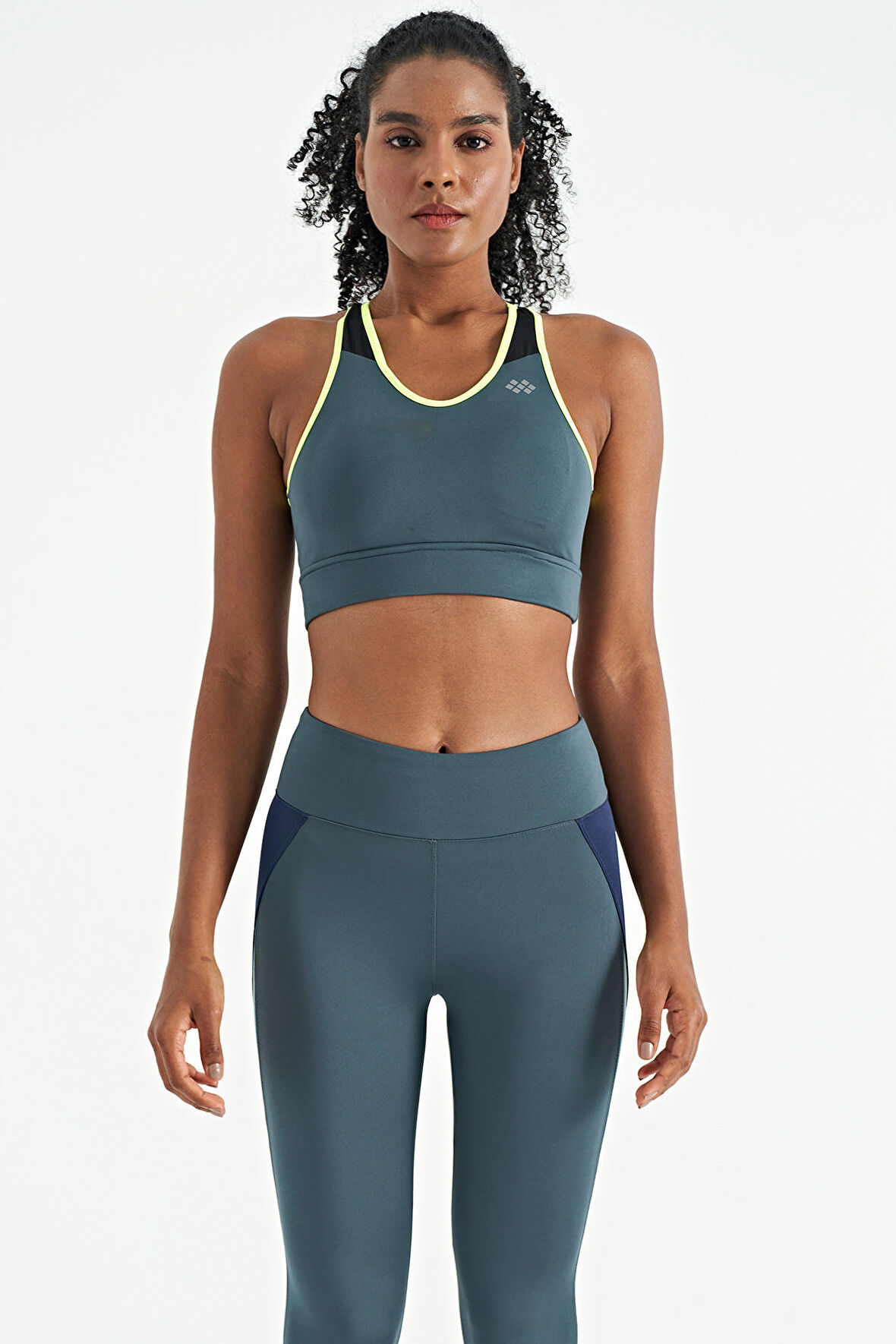 Orman Yeşili Renk Bloklu Sırt Baskı Detaylı Dar Kalıp Kadın Büstiyer - 97253 | XL