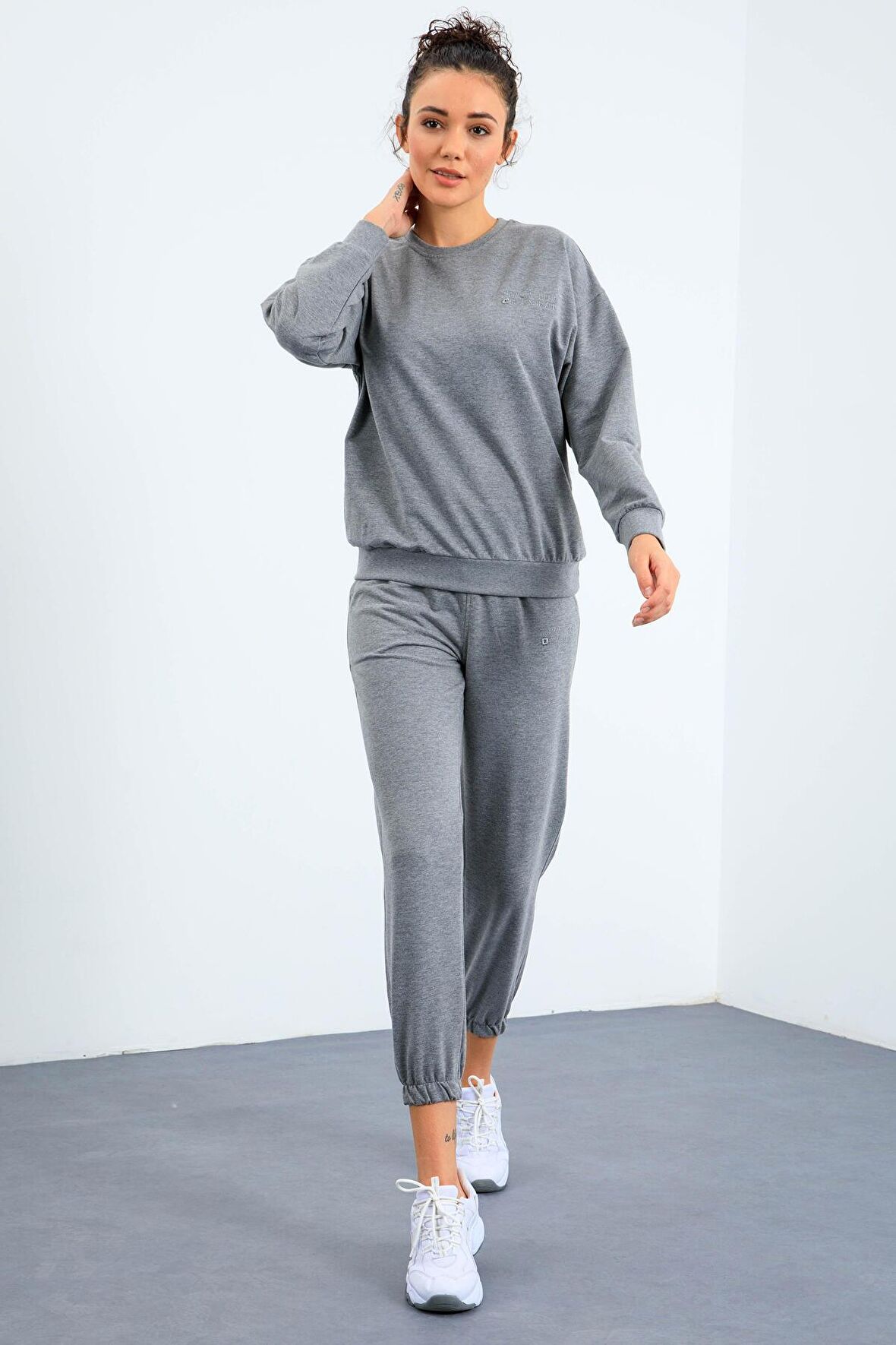 Gri Melanj O Yaka Oversize Lastik Paça Kadın Eşofman Takımı - 95287 | M