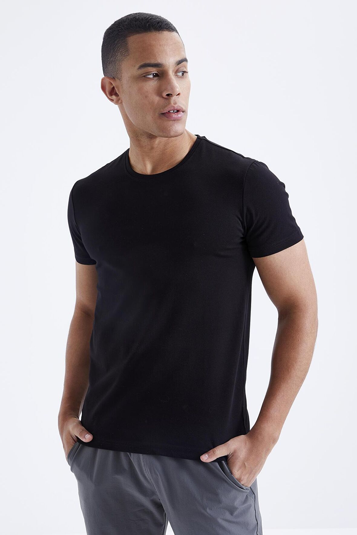 Siyah Basic Kısa Kol Standart Kalıp O Yaka Erkek T-Shirt - 87911 | S