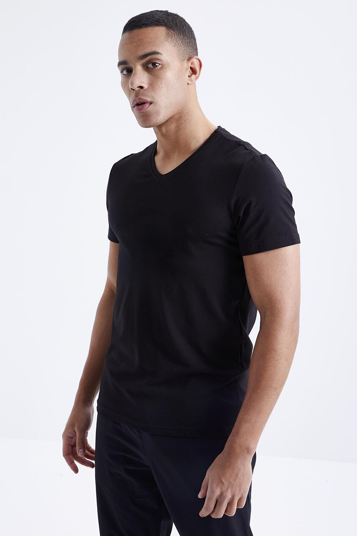 Siyah Basic Kısa Kol Standart Kalıp V Yaka Erkek T-Shirt - 87912 | XXL