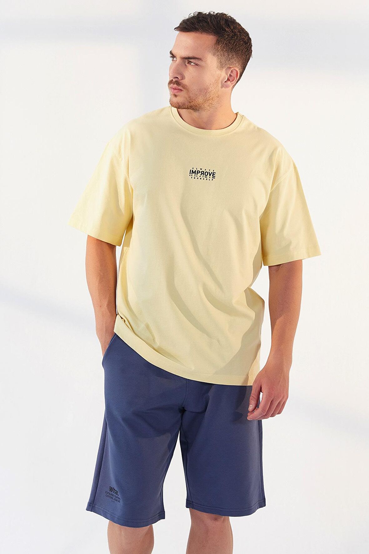 Sarı Küçük Yazı Baskılı O Yaka Erkek Oversize T-Shirt - 87985 | XXL