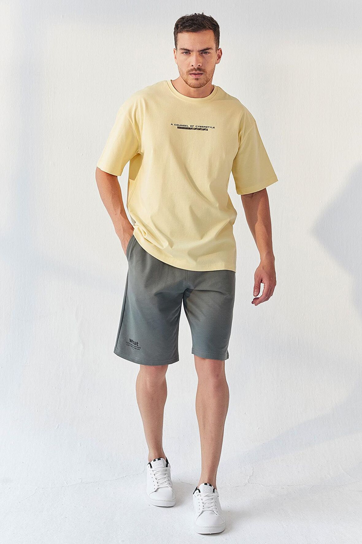 Sarı Yazı Baskılı O Yaka Erkek Oversize T-Shirt - 87984 | L