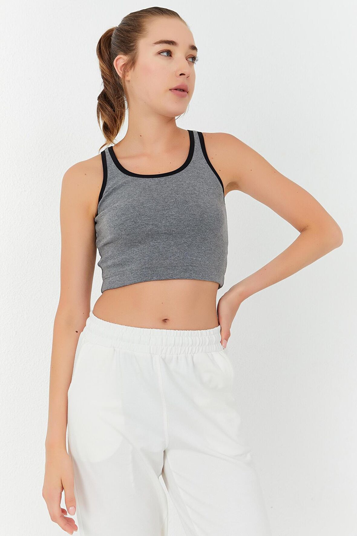 Gri Melanj Basic Sıfır Kol Dar Kalıp U Yaka Kadın Crop Top - 97162 | L