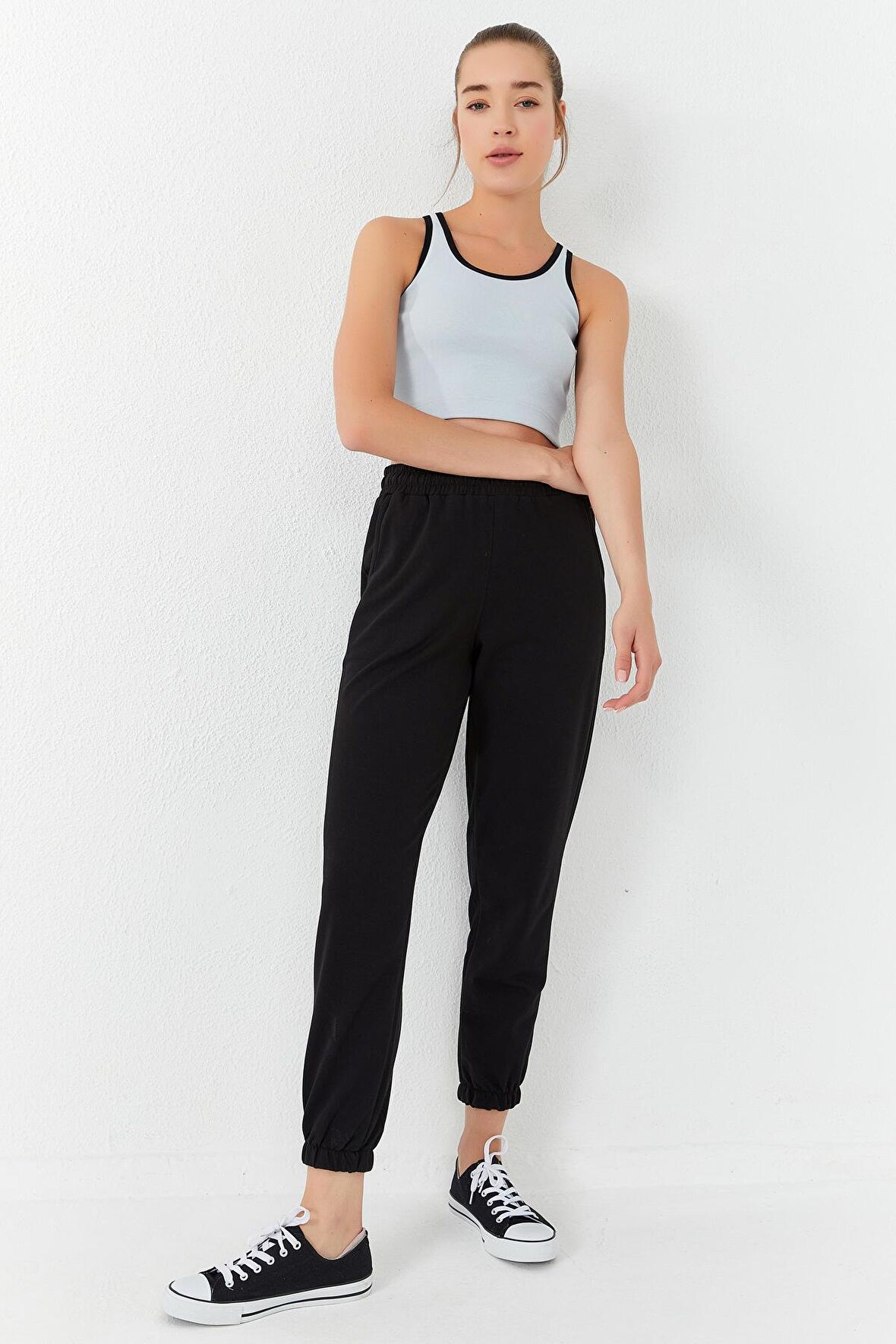 Taş Basic Sıfır Kol Dar Kalıp U Yaka Kadın Crop Top - 97162 | XS