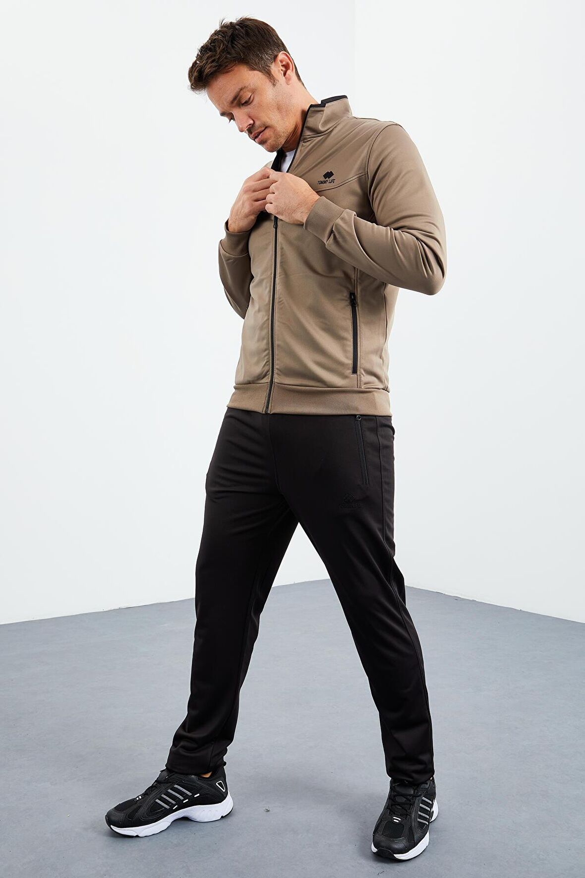 Camel - Siyah Dik Yaka Fermuarlı Standart Kalıp Klasik Paça Erkek Eşofman Takımı  - 85162 | XXL