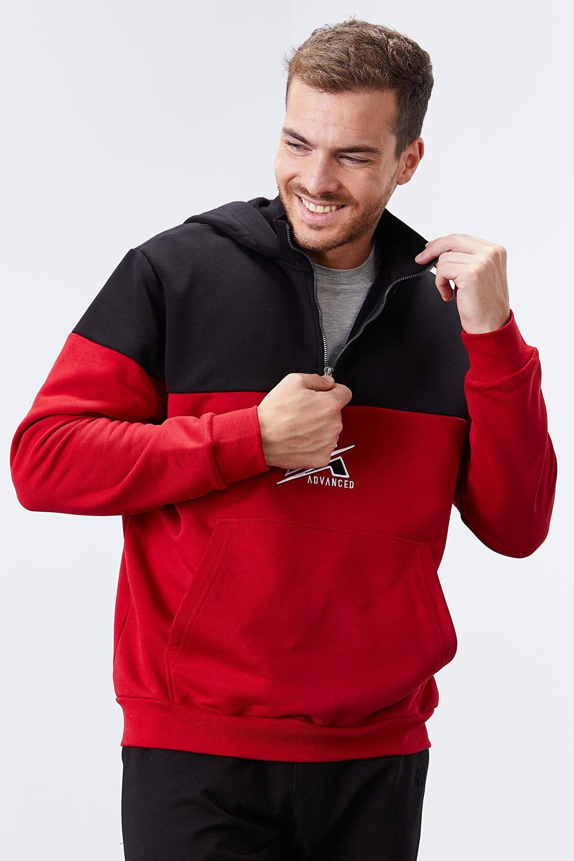 Kırmızı Nakış Detaylı Yarım Fermuar Kapüşonlu Erkek Sweatshirt  - 88033 | S