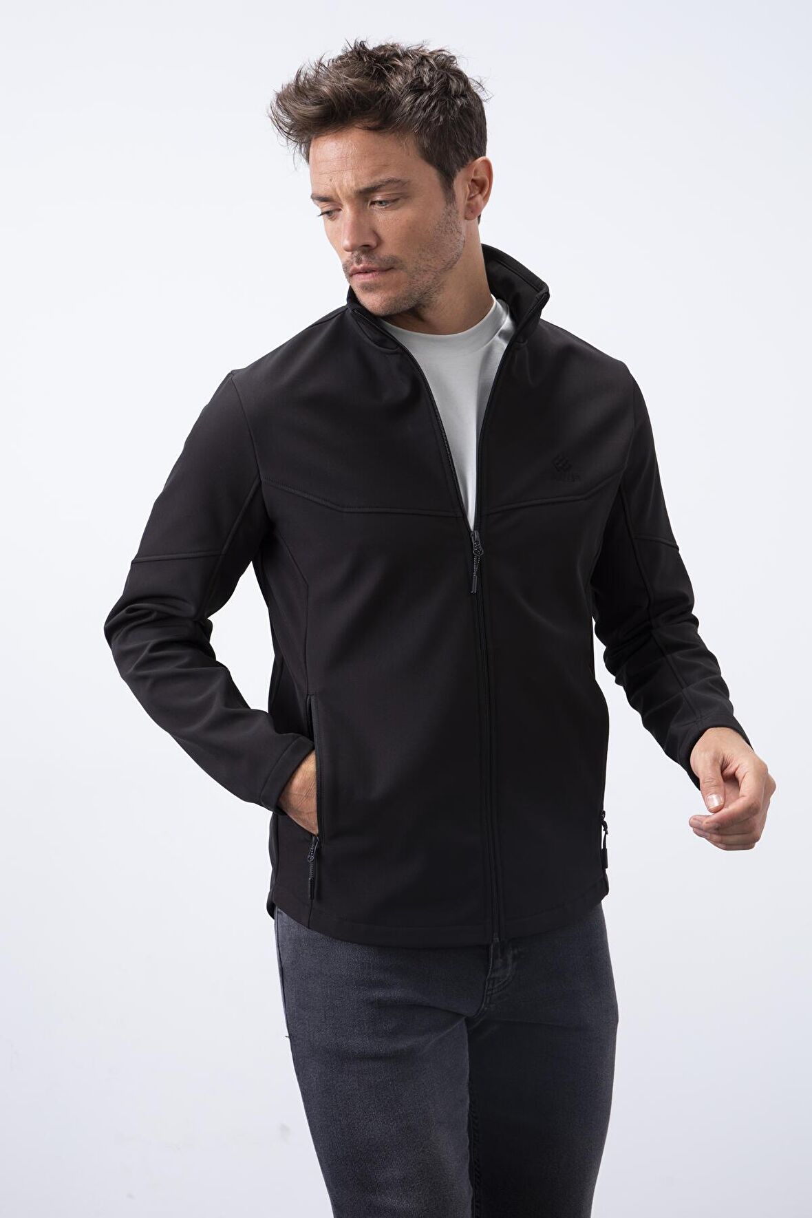 Siyah Fermuarlı Dik Yaka Su ve Rüzgar Geçirmez Softshell Erkek Mont - 88050 | S