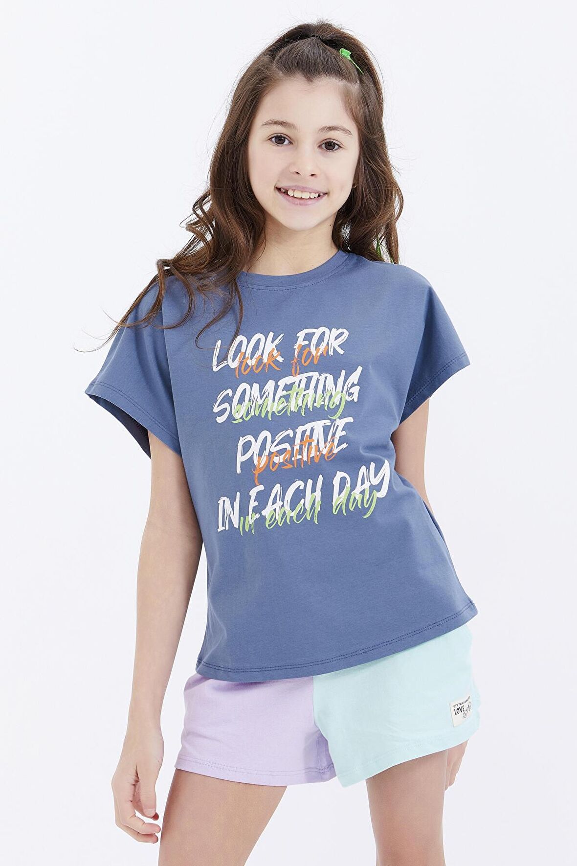 Petrol Oversize Renkli Yazı Baskılı O Yaka Kız Çocuk T-Shirt - 75029 | 7-8 Yaş