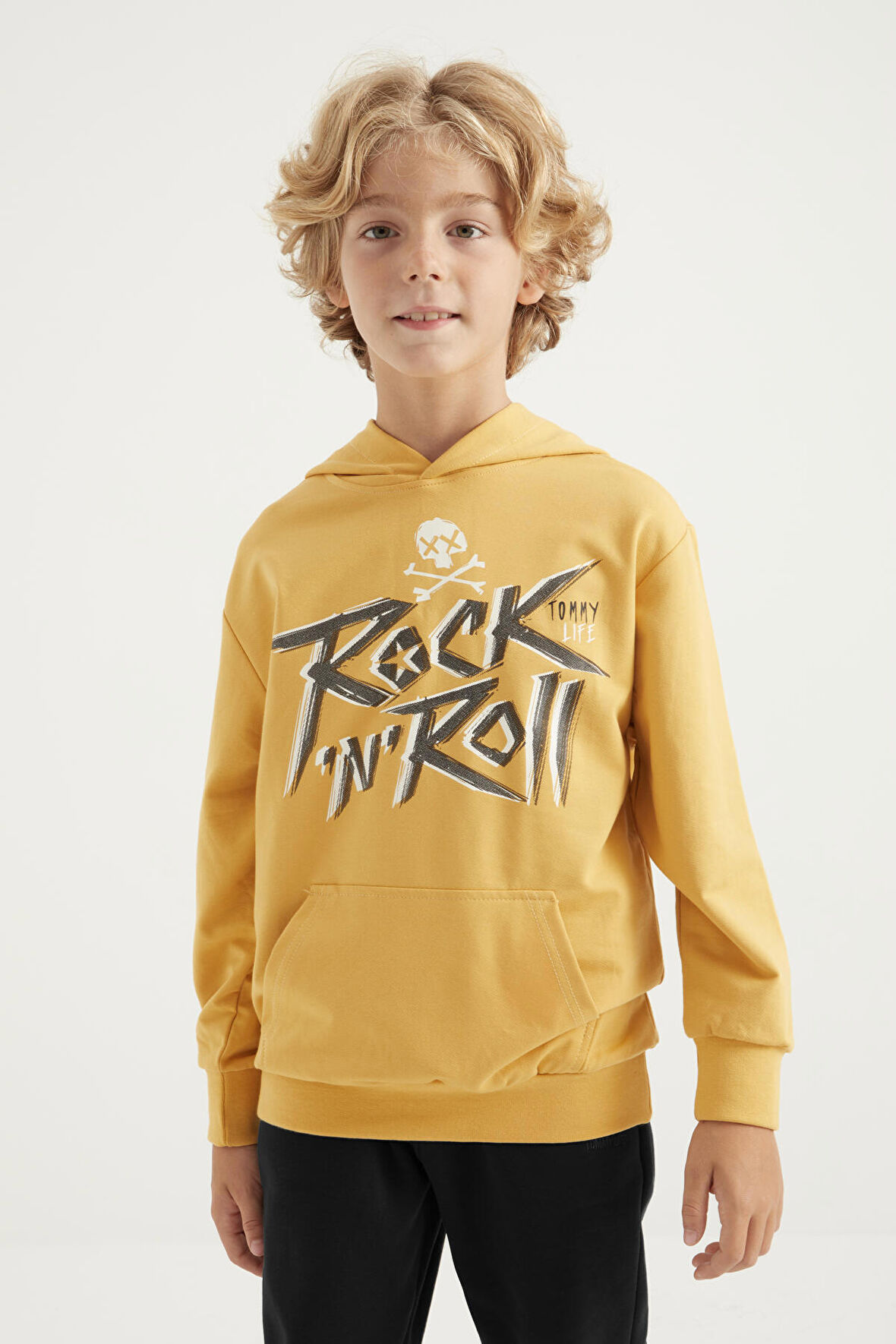 Hardal Yazı Baskılı Kanguru Cepli Kapüşonlu Standart Kalıp Erkek Çocuk Sweatshirt - 11002
