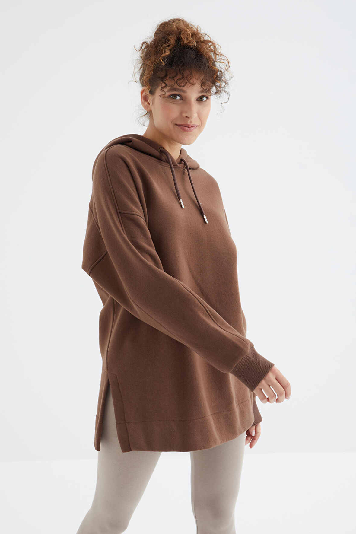 Kahverengi Reglan Kol Renk Detaylı Basıc Kapüşonlu Oversize Tunik - 97242 | XL