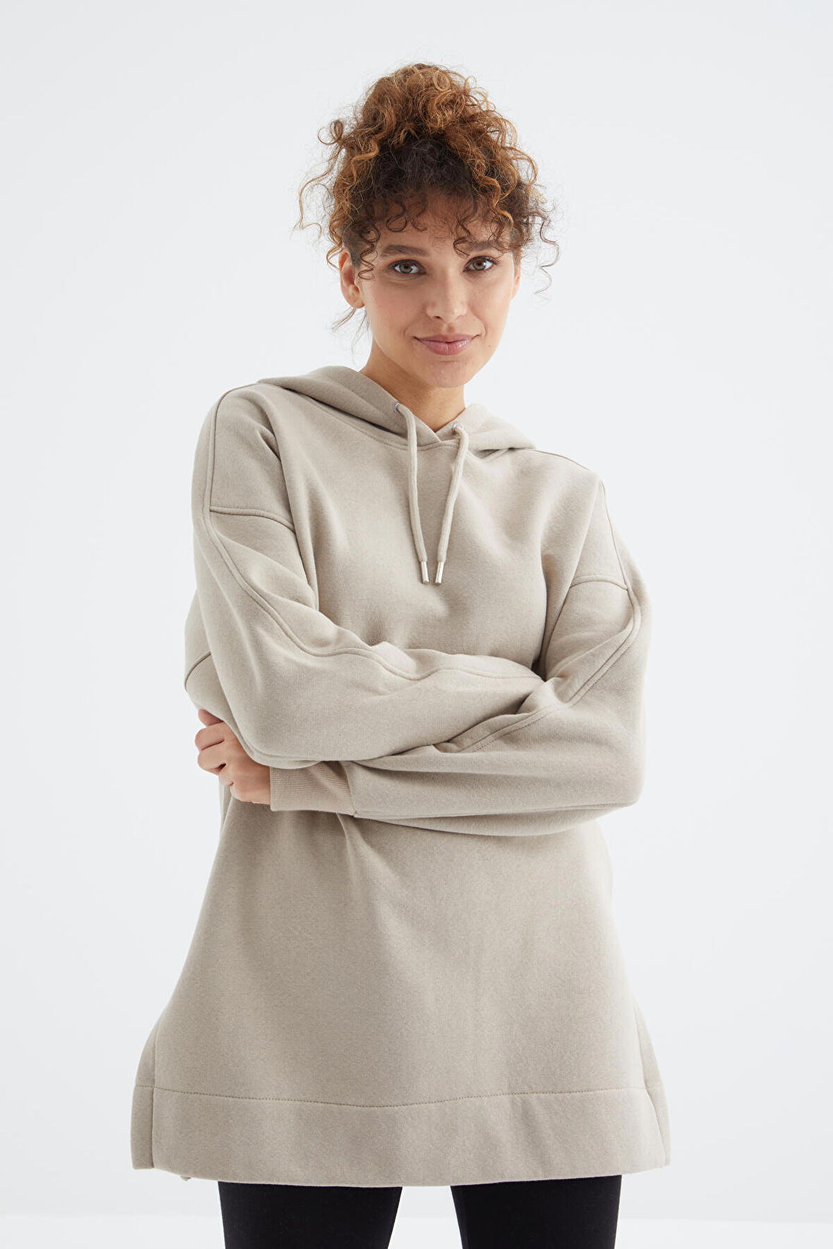 Koyu Bej Reglan Kol Renk Detaylı Basıc Kapüşonlu Oversize Tunik - 97242 | S