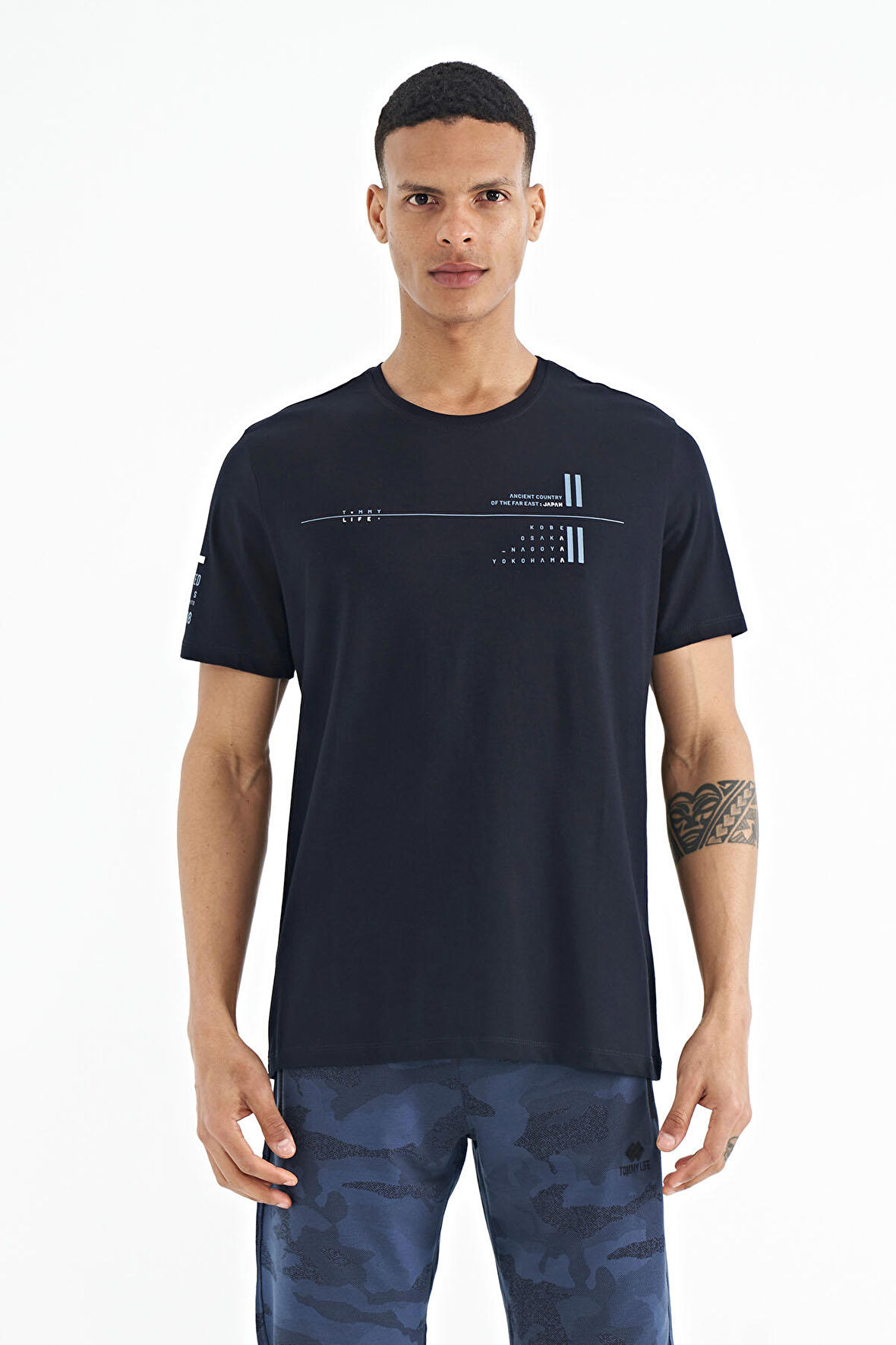 Lacivert Ön Ve Kol Baskı Detaylı Standart Form O Yaka Erkek T-shirt - 88213 | M