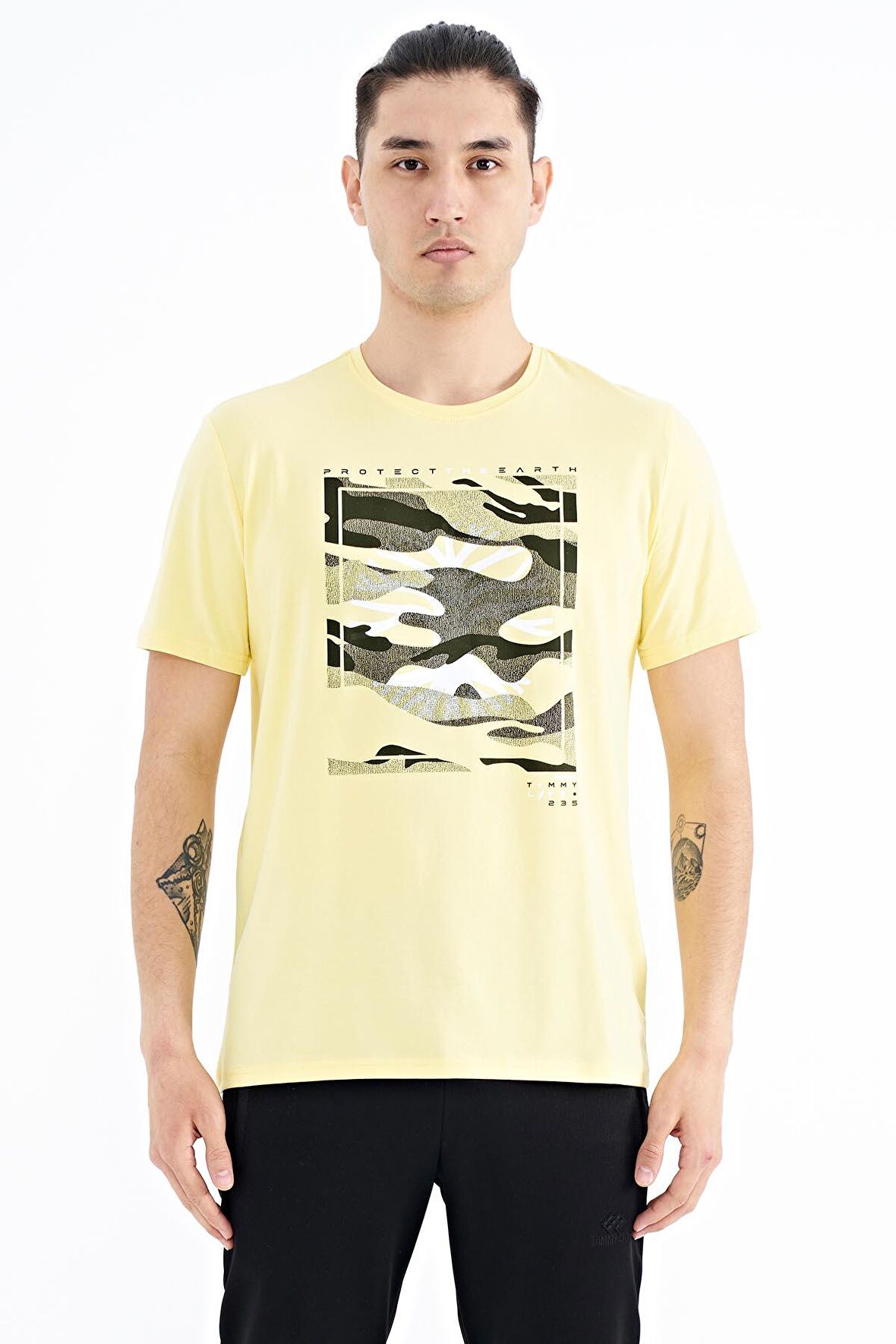 Sarı Desen Baskılı O Yaka Standart Kalıp Erkek T-Shirt - 88232 | L